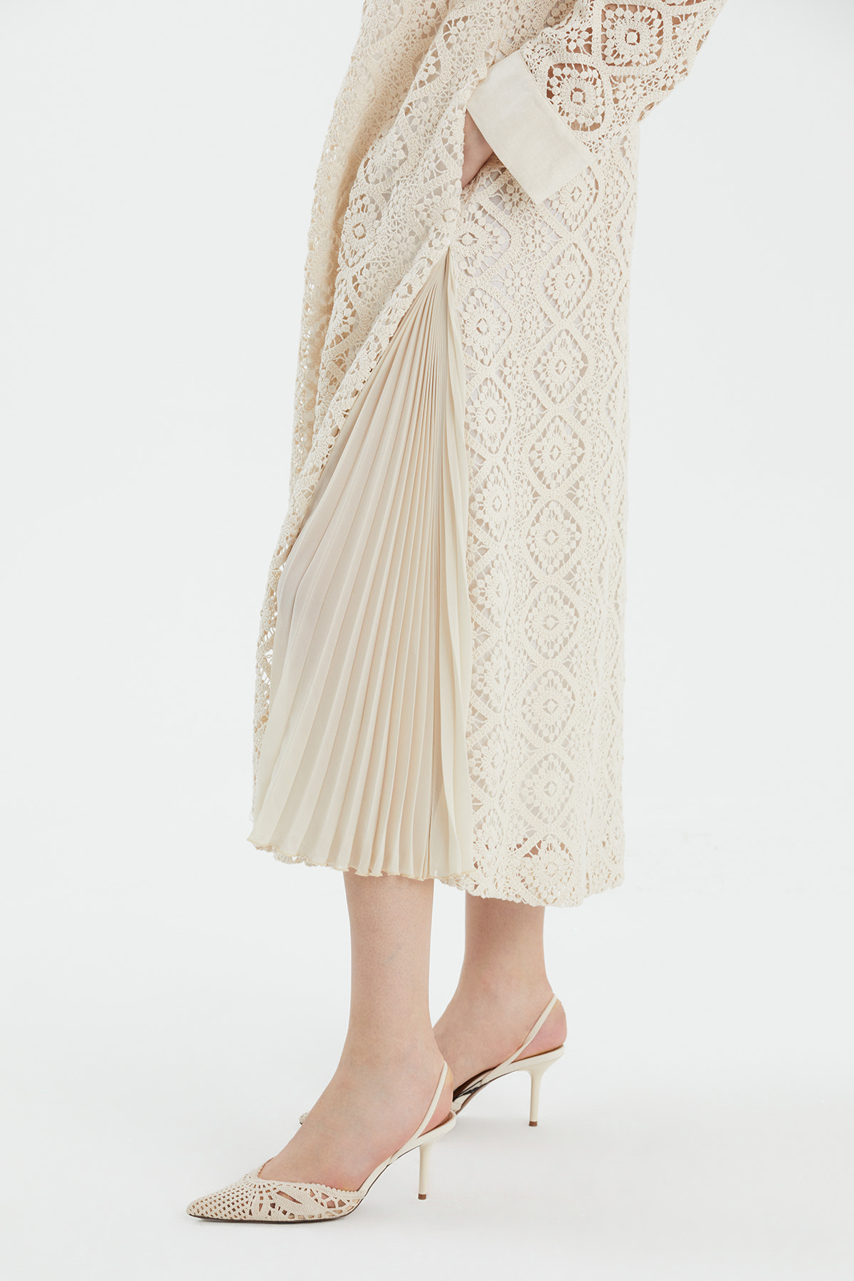 Taş Düğmeli Dantel Ekru Elbise