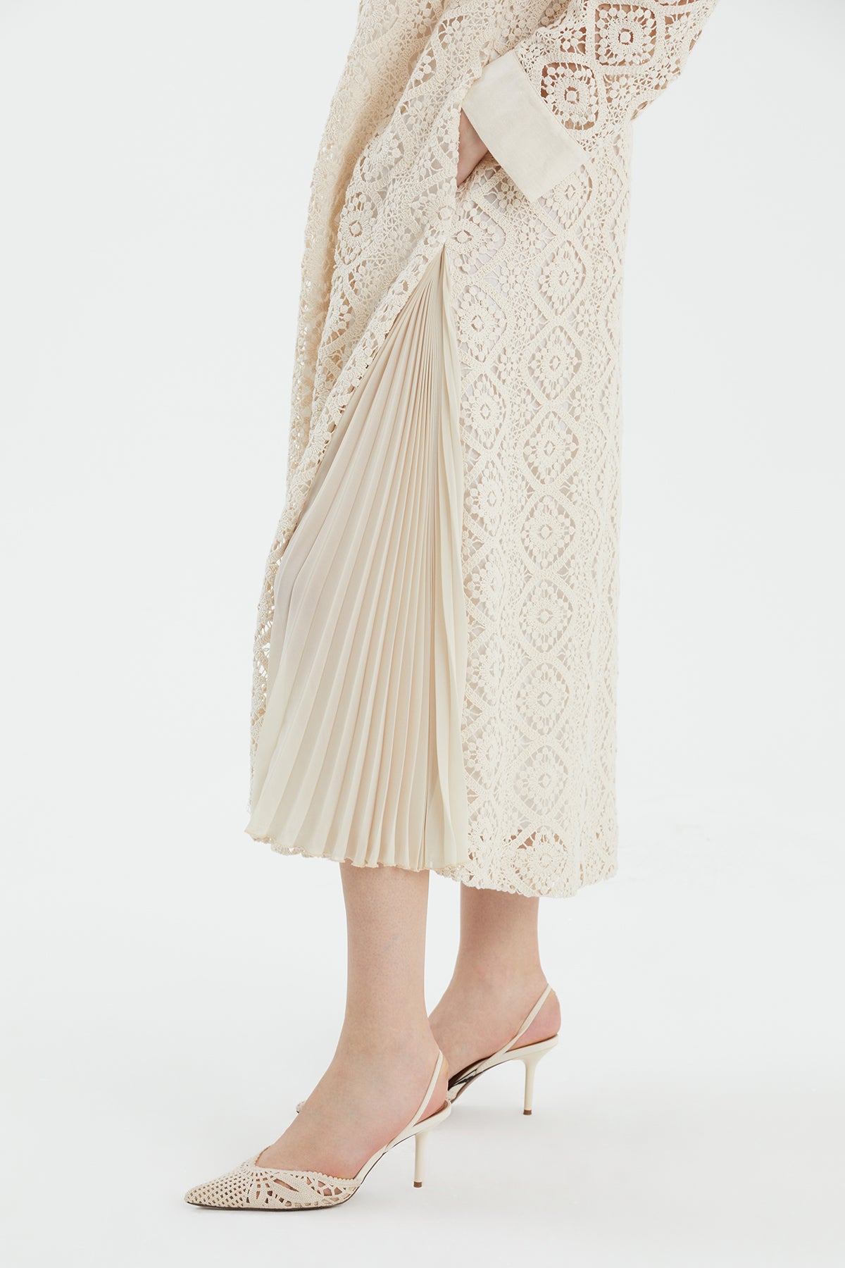 Taş Düğmeli Dantel Ekru Elbise