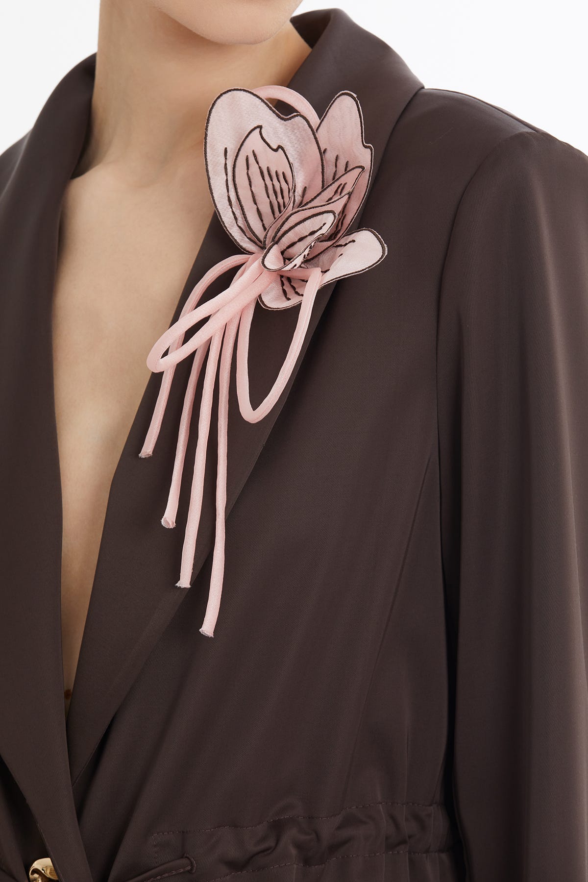 Çiçek Broş Detaylı Kahverengi Ceket Pantolon Takım