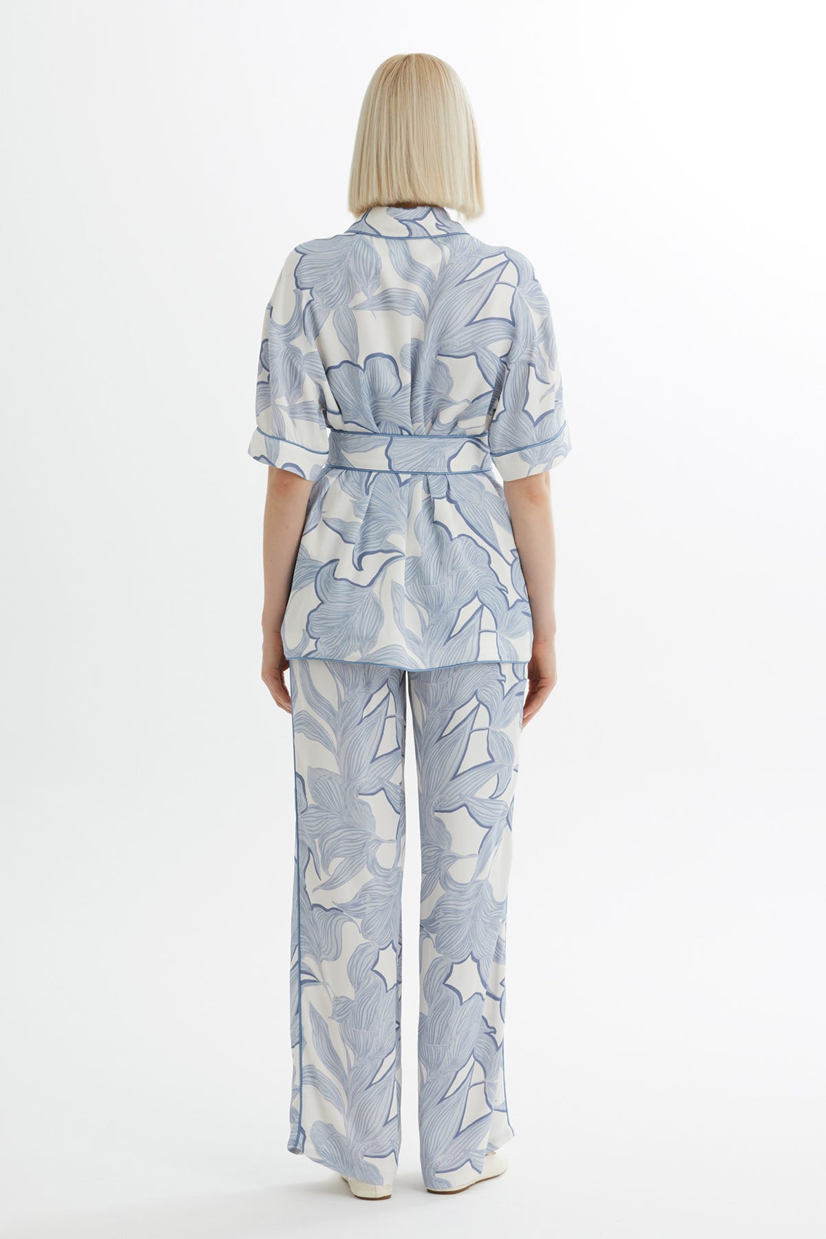 Kuşak Bağlamalı Gömlek Ve Pantolonlu Mavi Takım