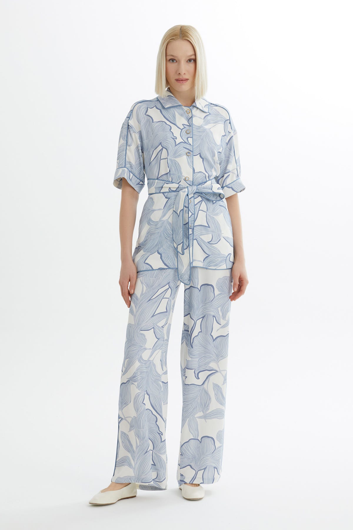 Kuşak Bağlamalı Gömlek Ve Pantolonlu Mavi Takım