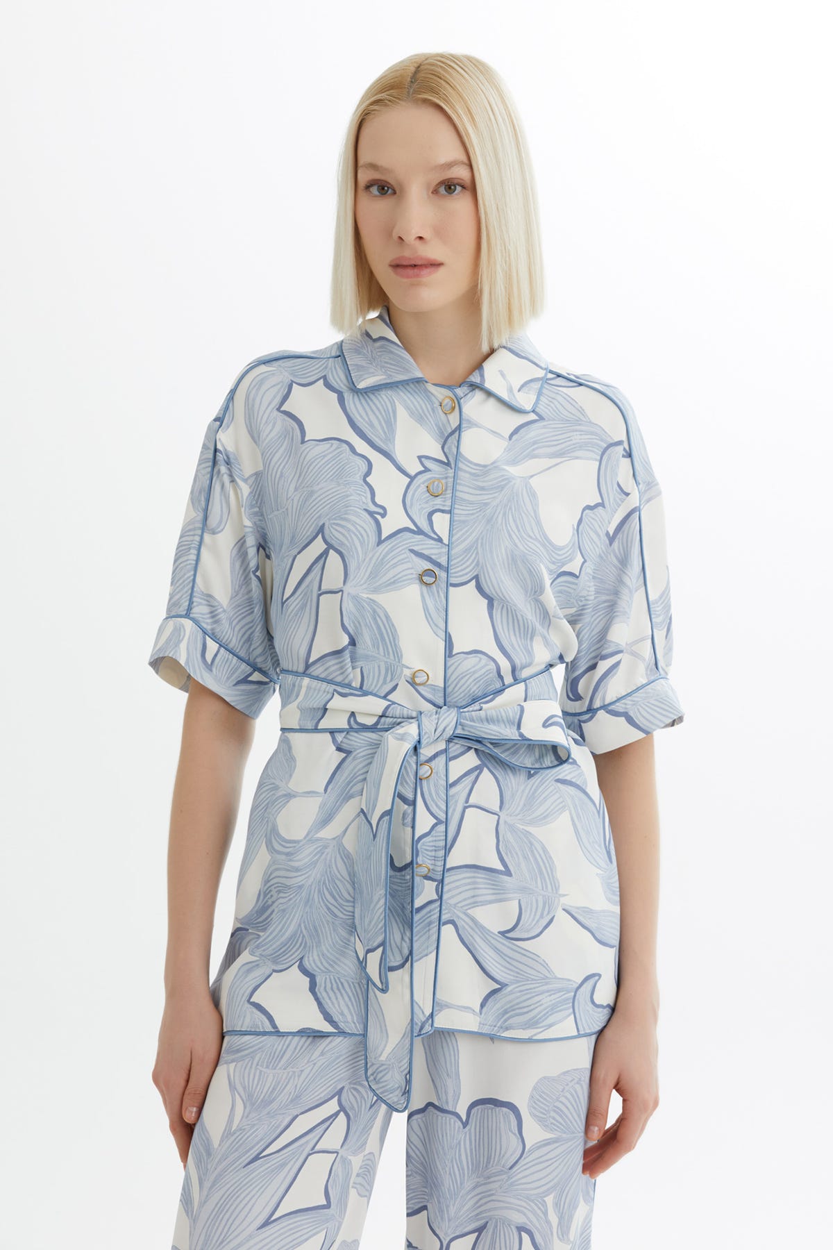 Kuşak Bağlamalı Gömlek Ve Pantolonlu Mavi Takım