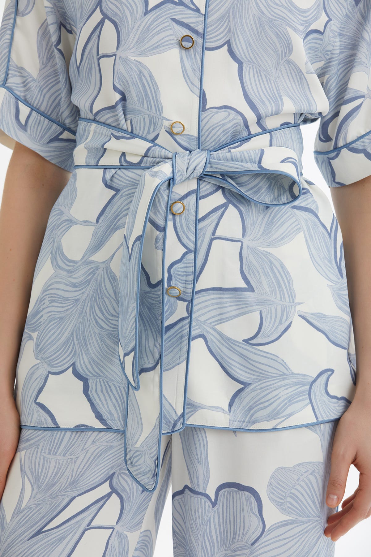 Kuşak Bağlamalı Gömlek Ve Pantolonlu Mavi Takım