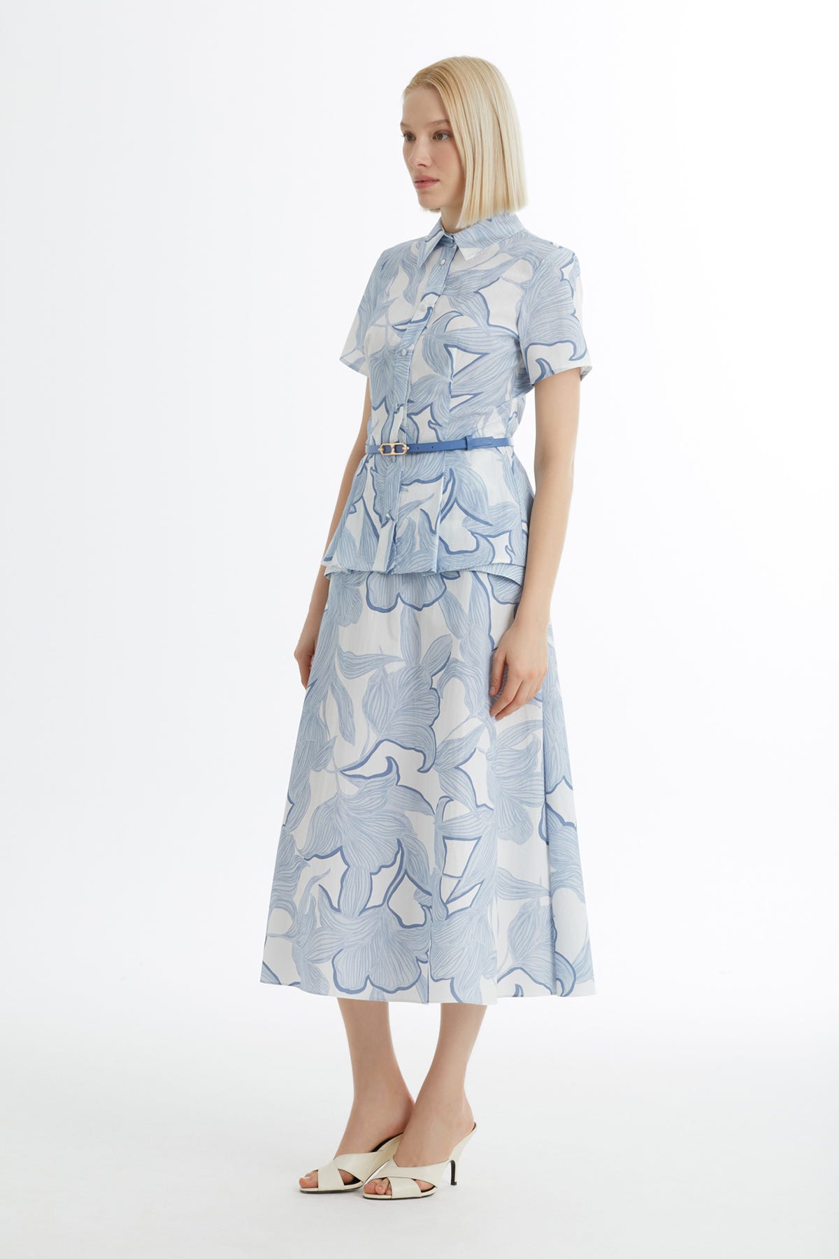 Desenli Gömlek Ve Etekli Mavi Takım