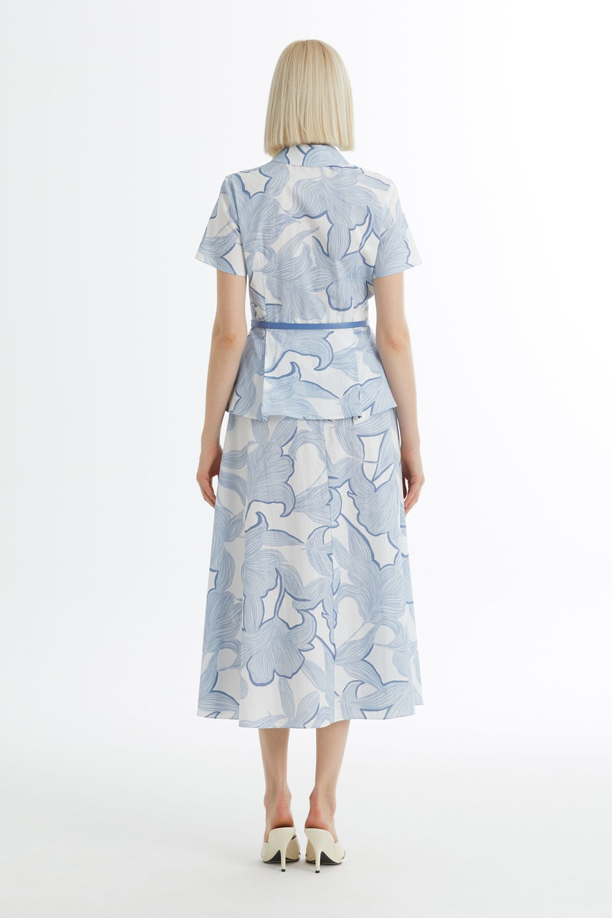 Desenli Gömlek Ve Etekli Mavi Takım