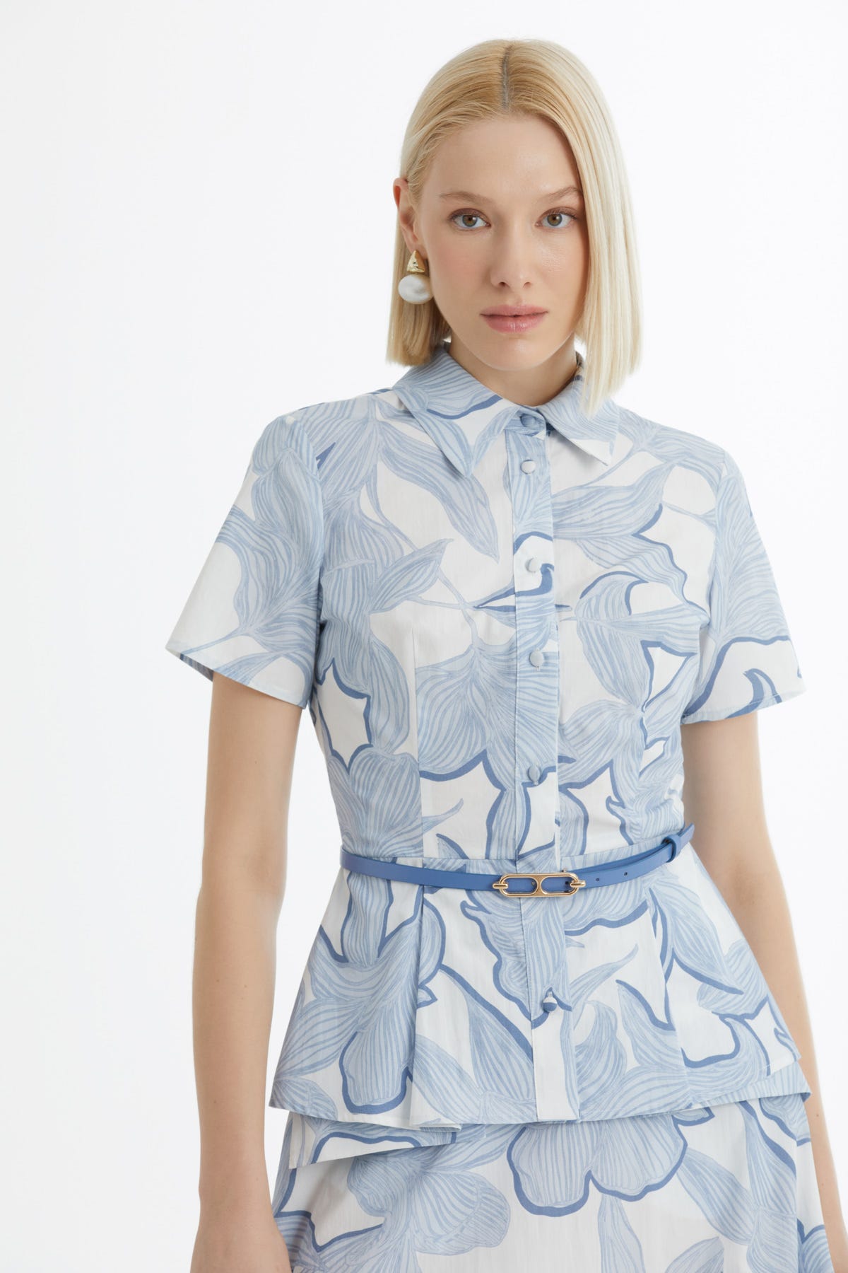 Desenli Gömlek Ve Etekli Mavi Takım