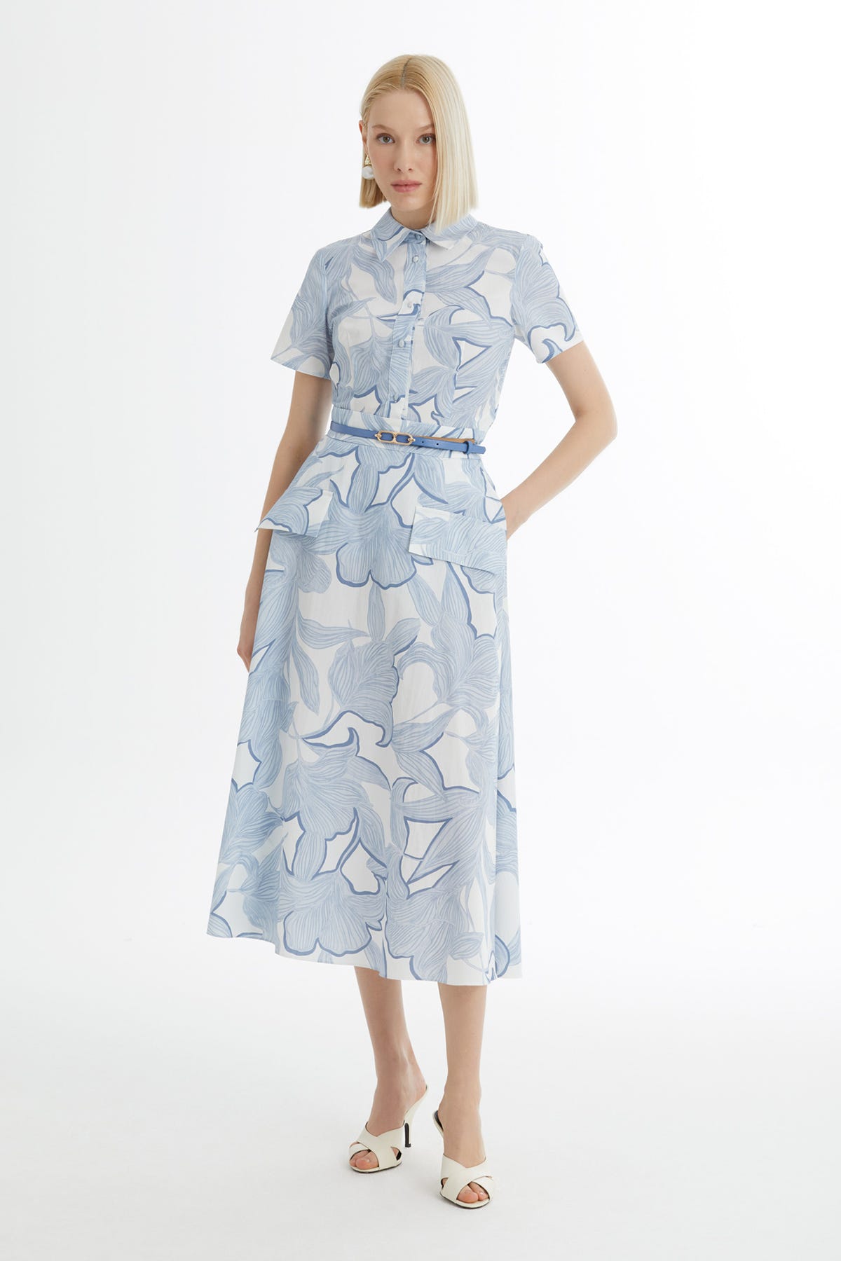 Desenli Gömlek Ve Etekli Mavi Takım