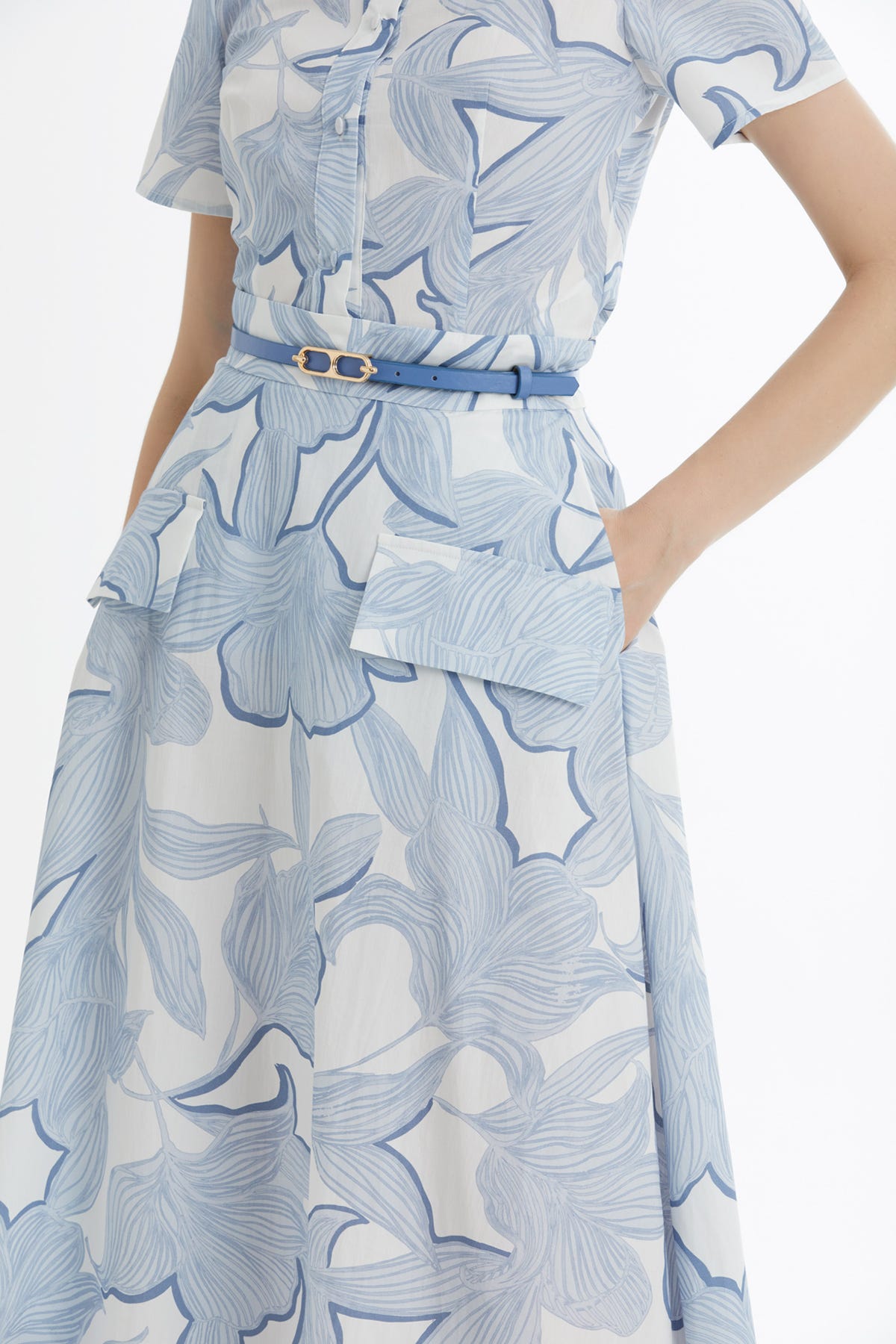 Desenli Gömlek Ve Etekli Mavi Takım