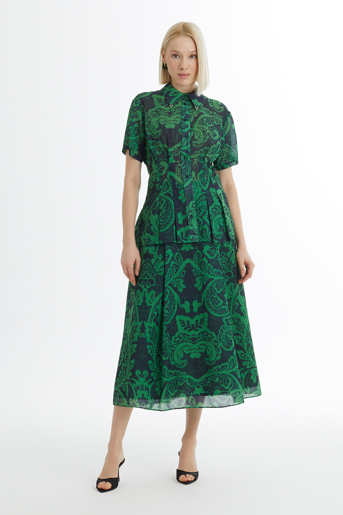 Desenli Gömlek Ve Etekli Yeşil Takım