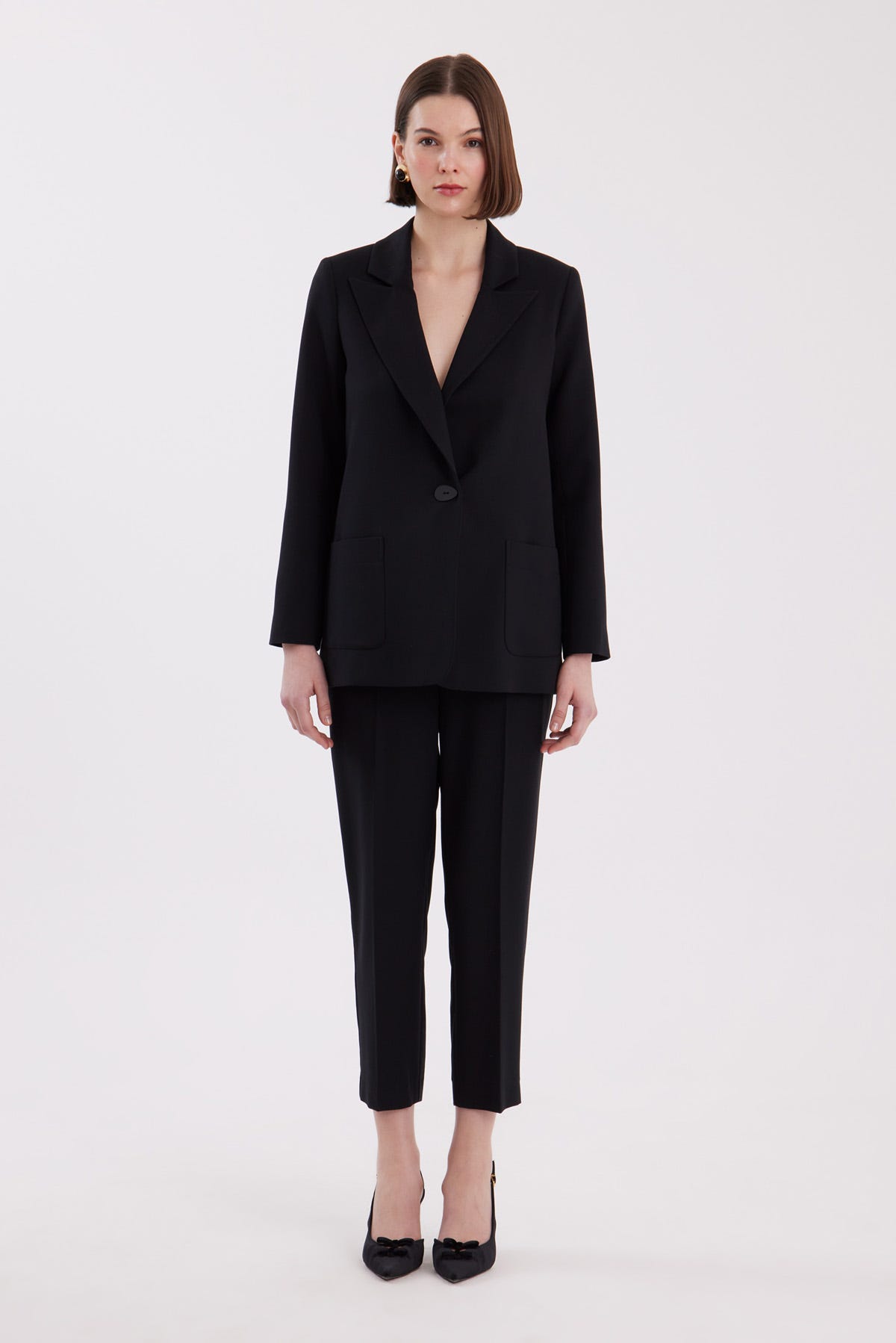 Ceket Ve Havuç Pantolonlu Siyah Takım