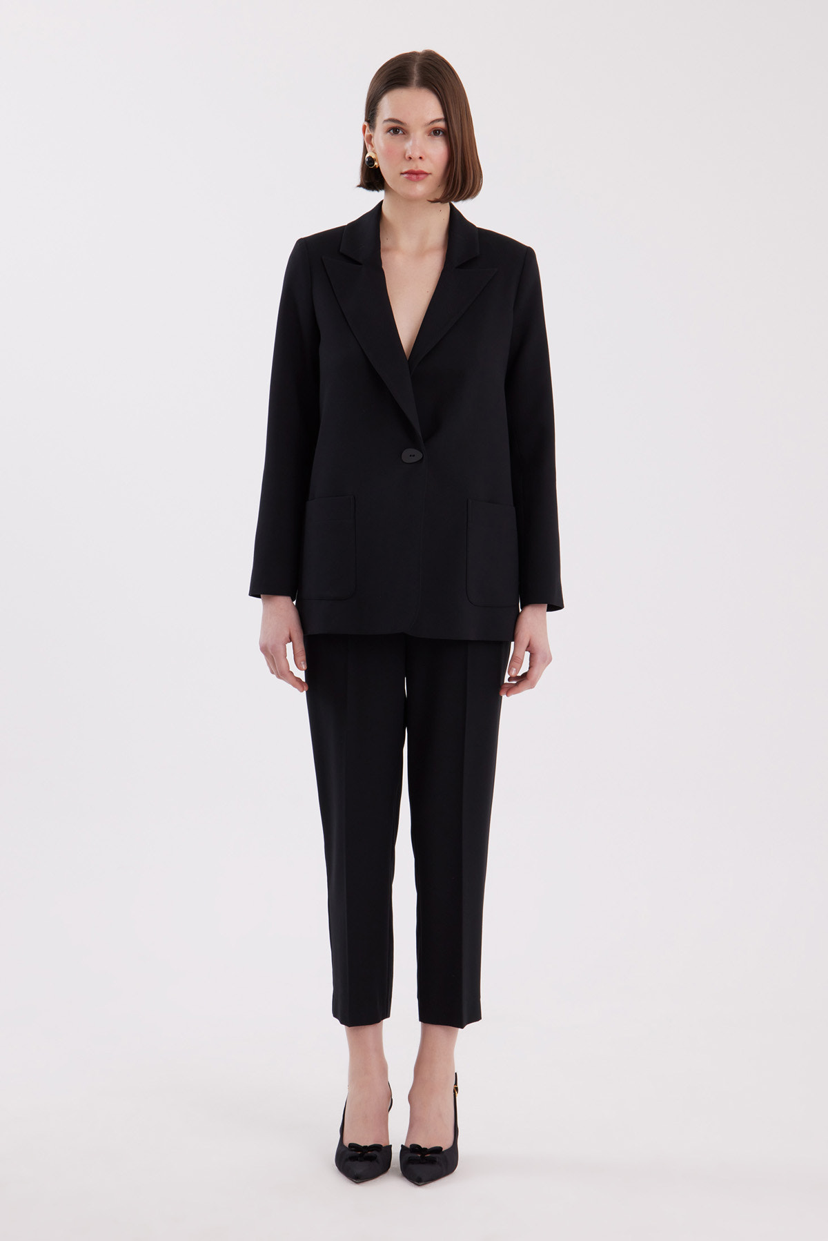 Ceket Ve Havuç Pantolonlu Siyah Takım