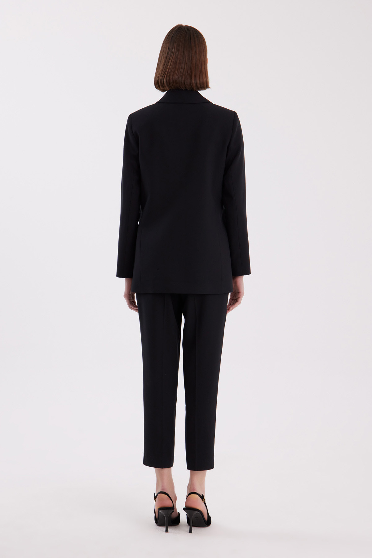 Ceket Ve Havuç Pantolonlu Siyah Takım