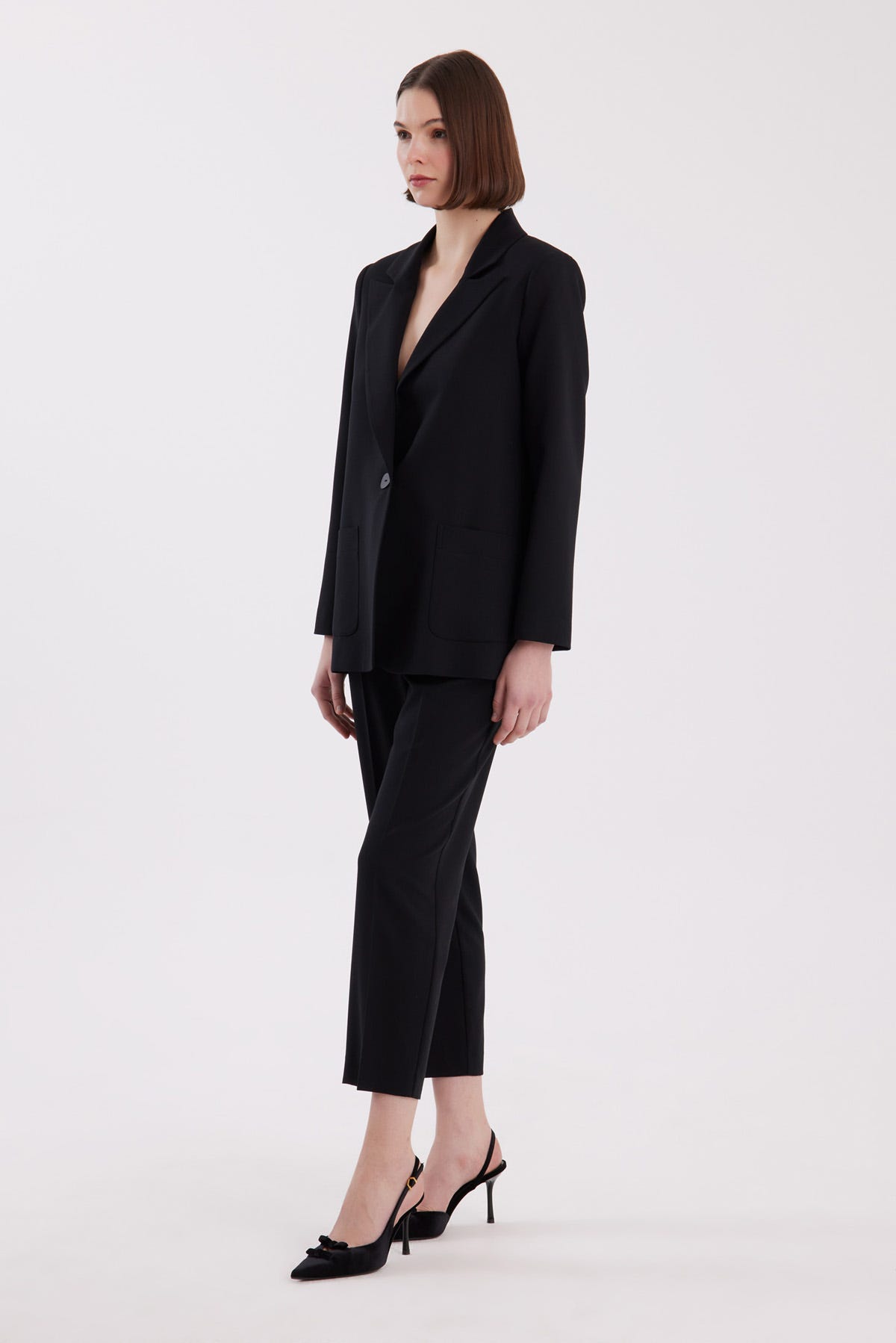 Ceket Ve Havuç Pantolonlu Siyah Takım