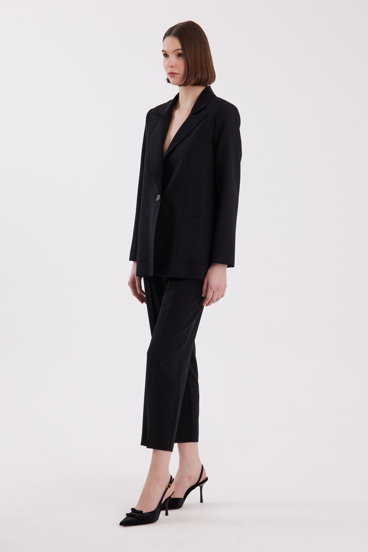 Ceket Ve Havuç Pantolonlu Siyah Takım