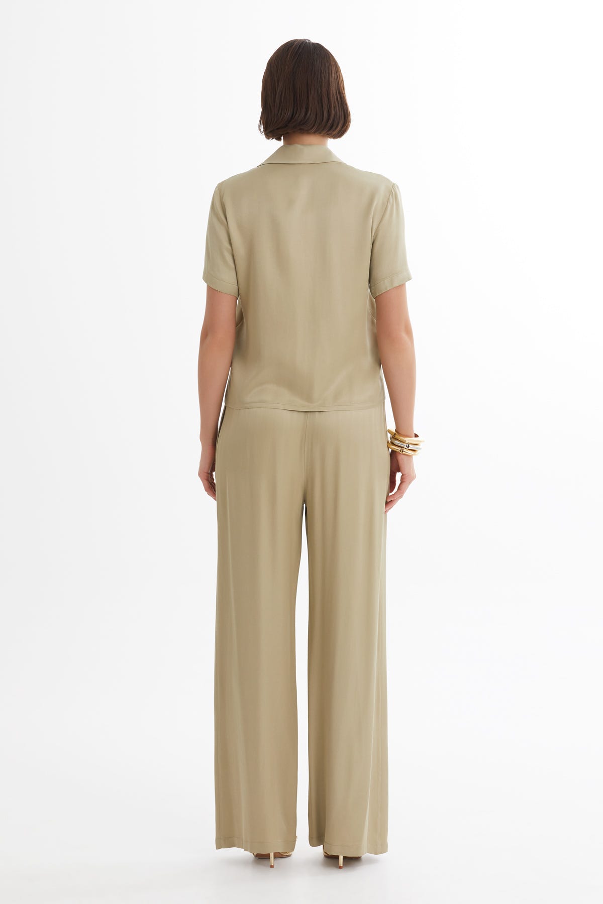 Saten Gömlek Ve Pantolonlu Bej Takım