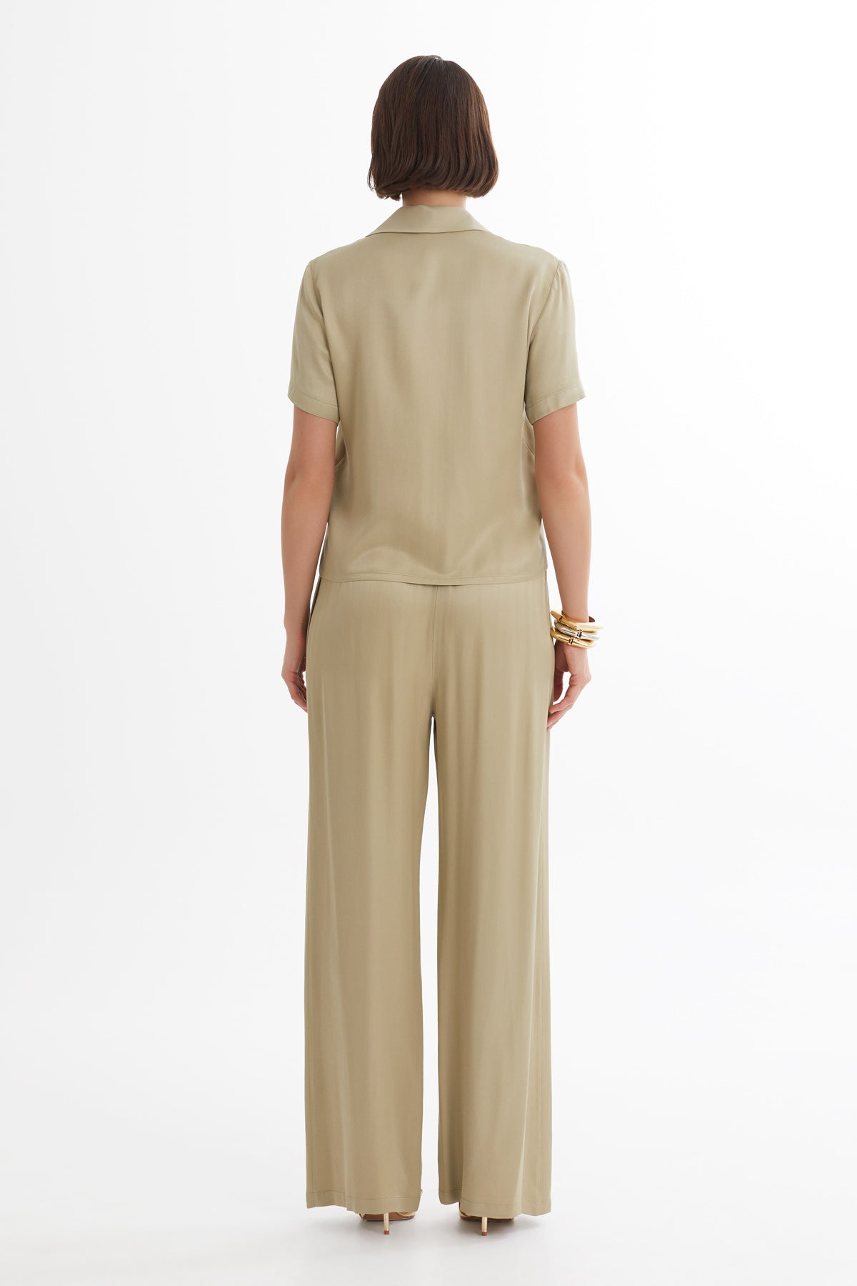 Saten Gömlek Ve Pantolonlu Bej Takım