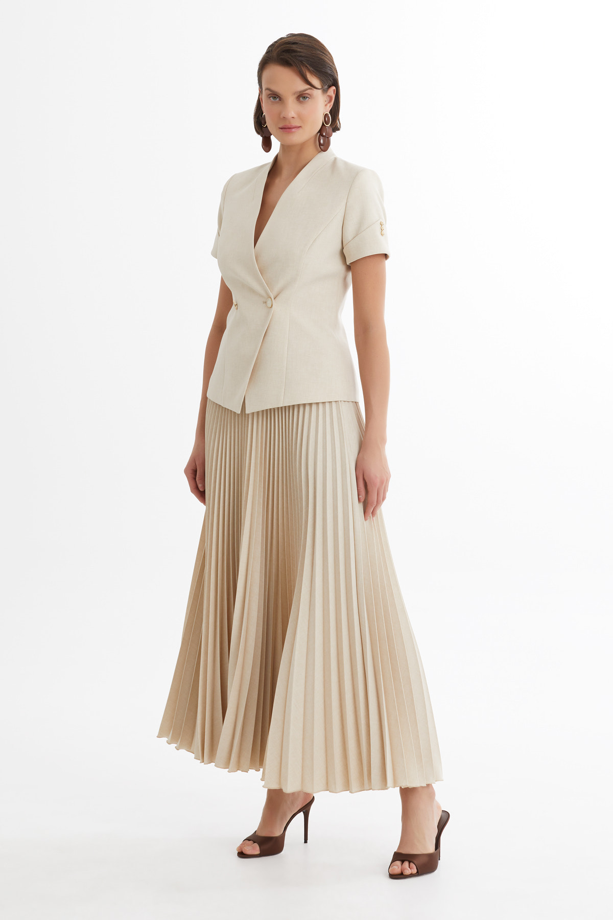 Kısa Kollu Ceket Ve Piliseli Etekli Bej Takım