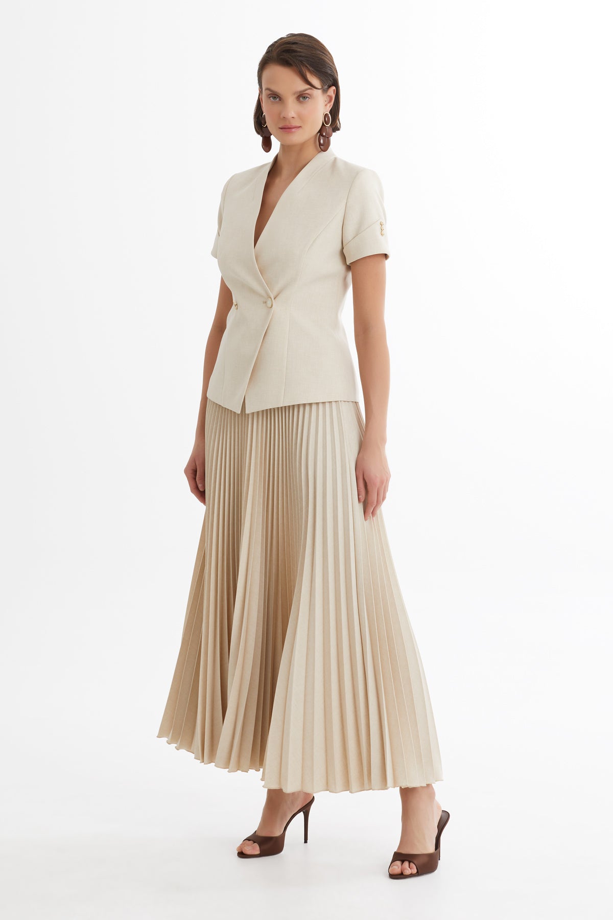 Kısa Kollu Ceket Ve Piliseli Etekli Bej Takım