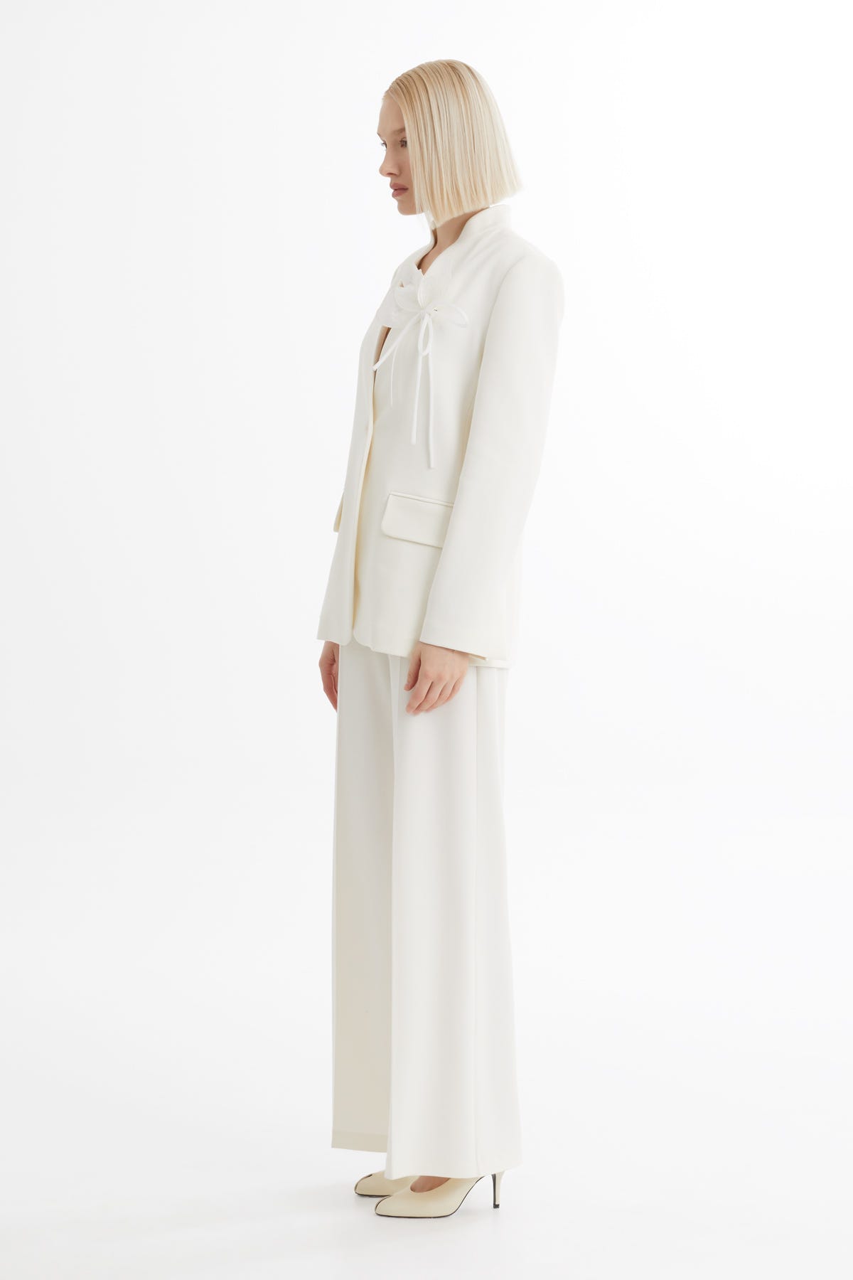 Çiçek Detaylı Ekru Blazer Takım