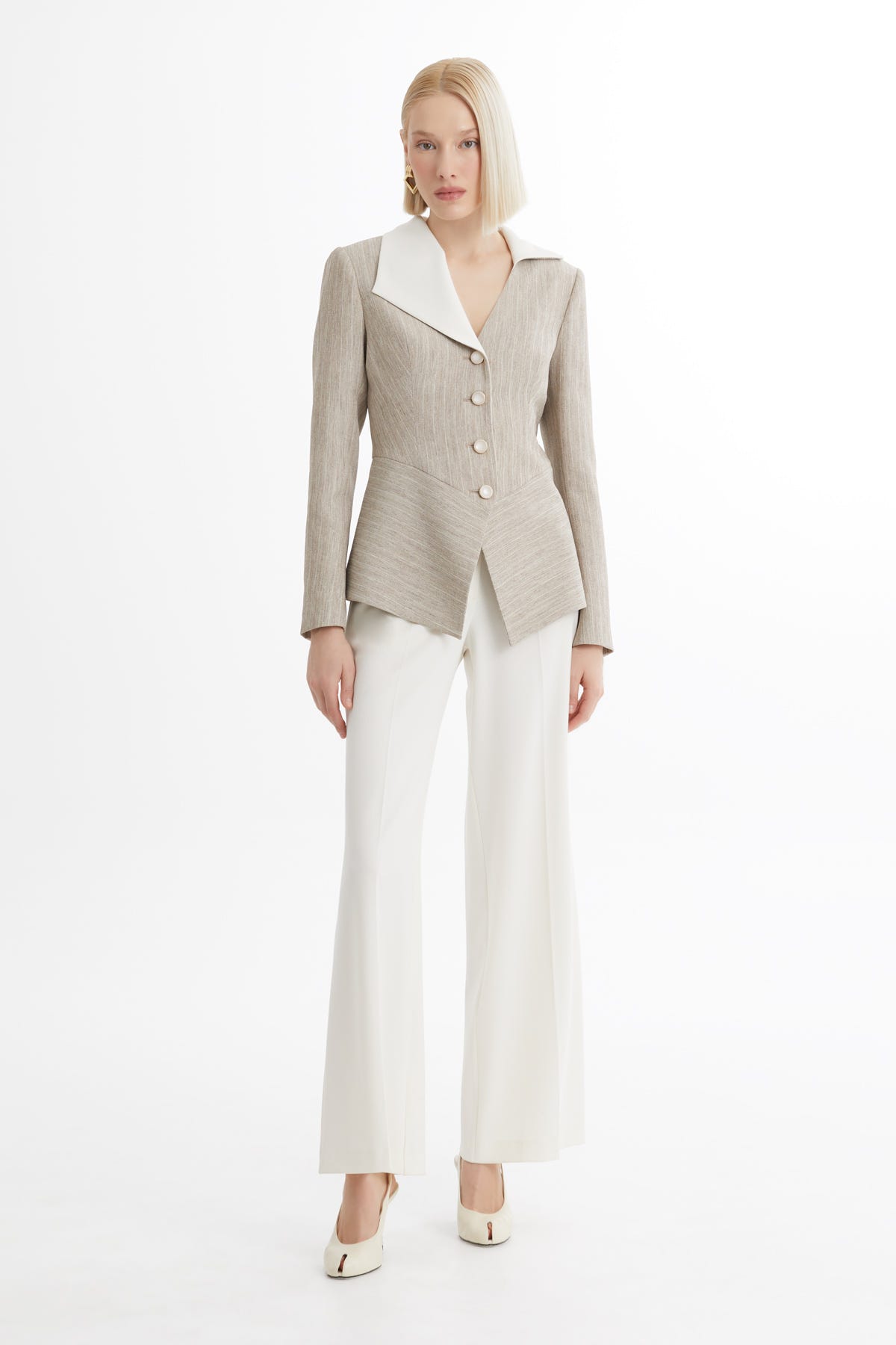 Asimetrik Kesim Bej Blazer Takım