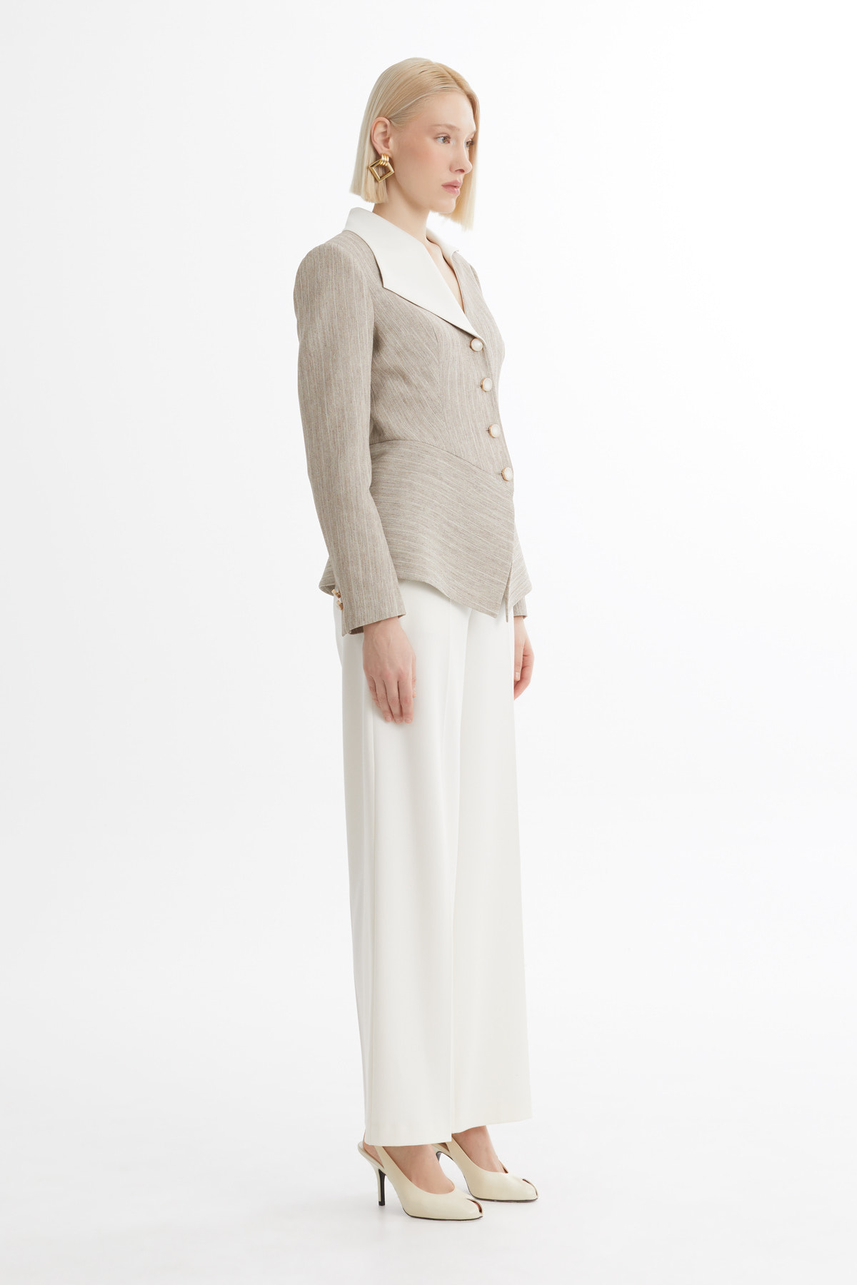 Asimetrik Kesim Bej Blazer Takım