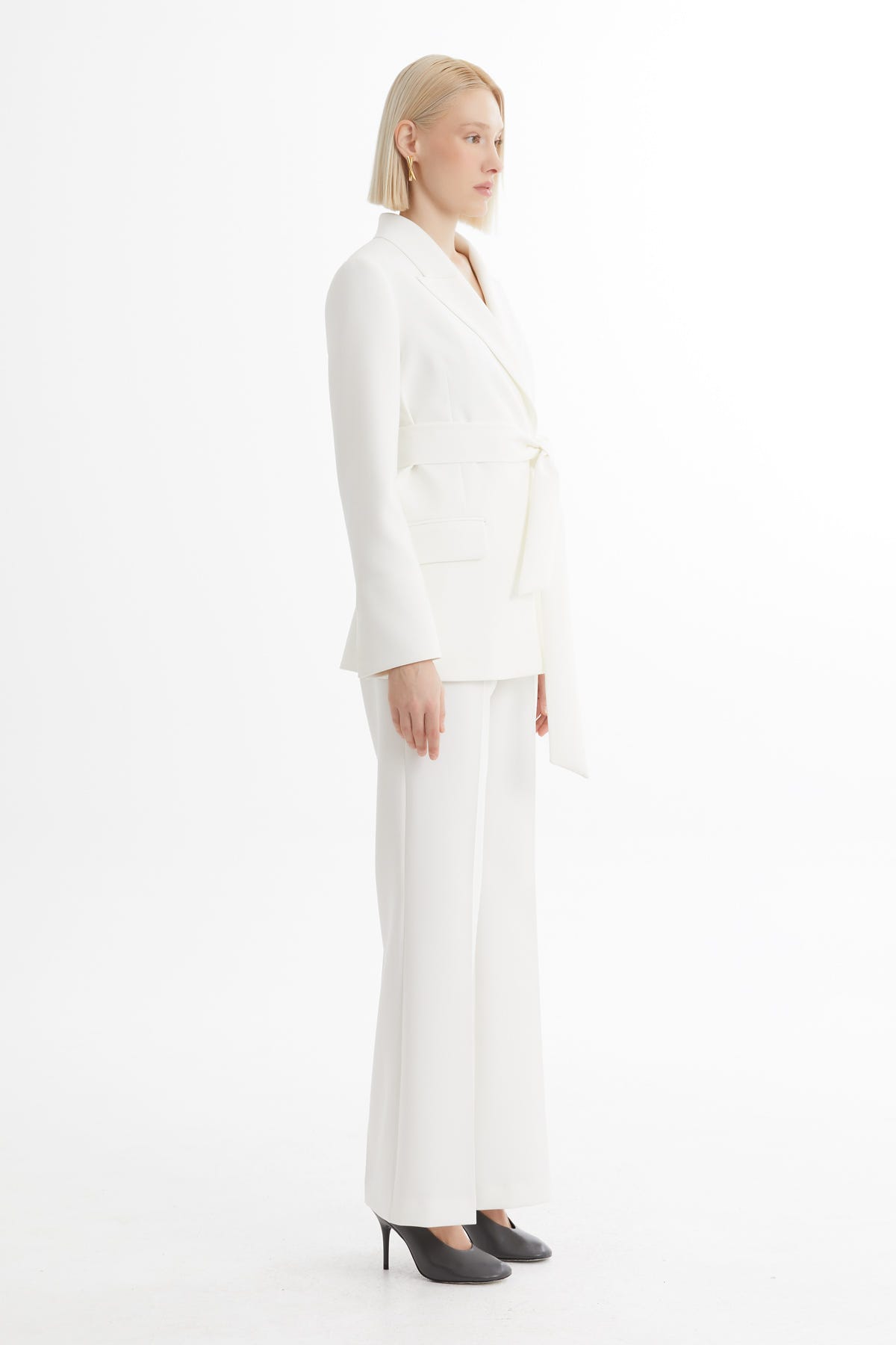 Bağlamalı Ceket Ve Pantolonlu Ekru Takım