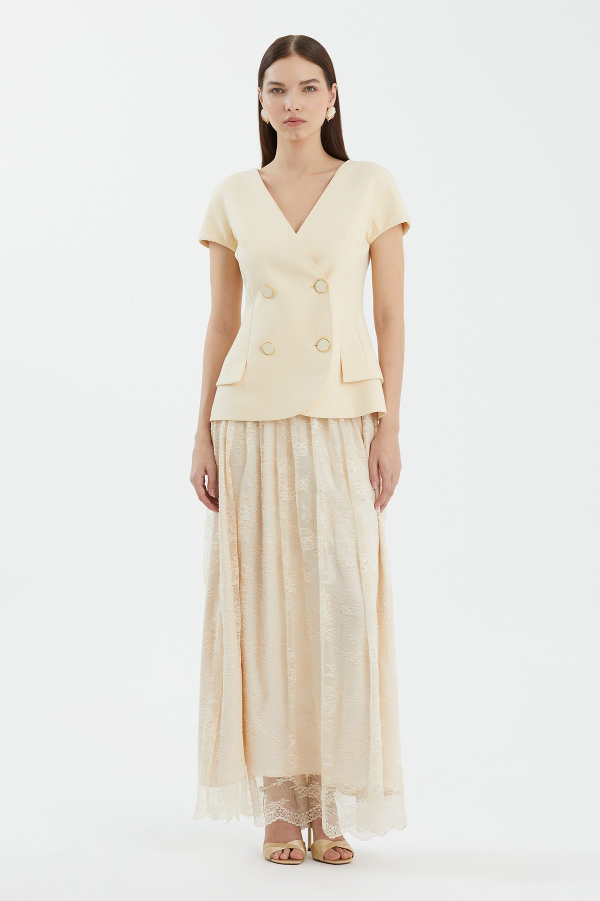 Dantel Etekli Yelekli Bej Takım