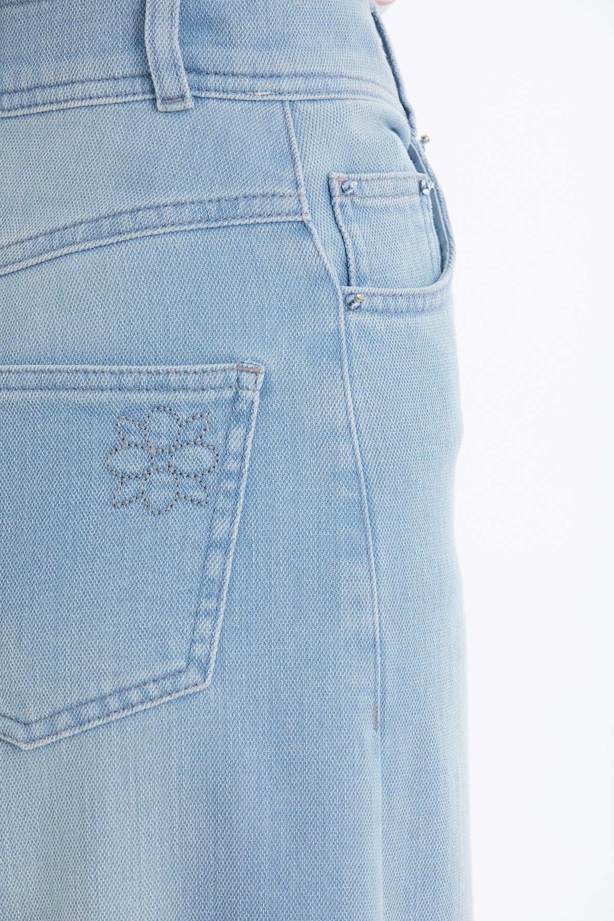 İşlemeli Nakışlı Bol Paça Jean