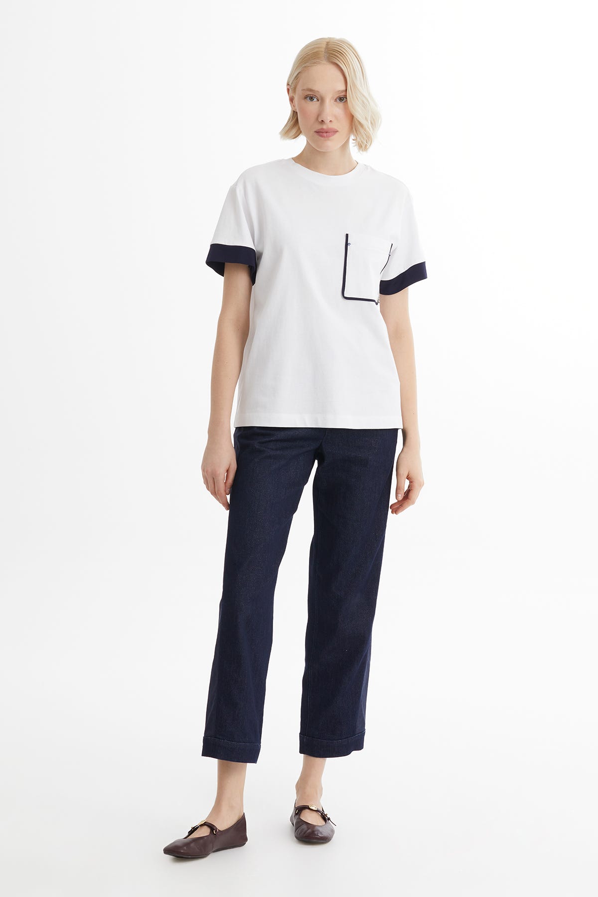 İşleme Detaylı Beyaz T-Shirt
