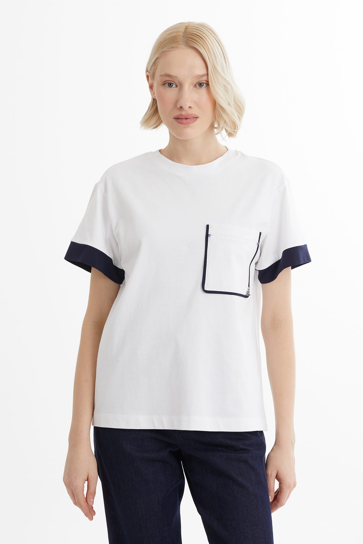 İşleme Detaylı Beyaz T-Shirt