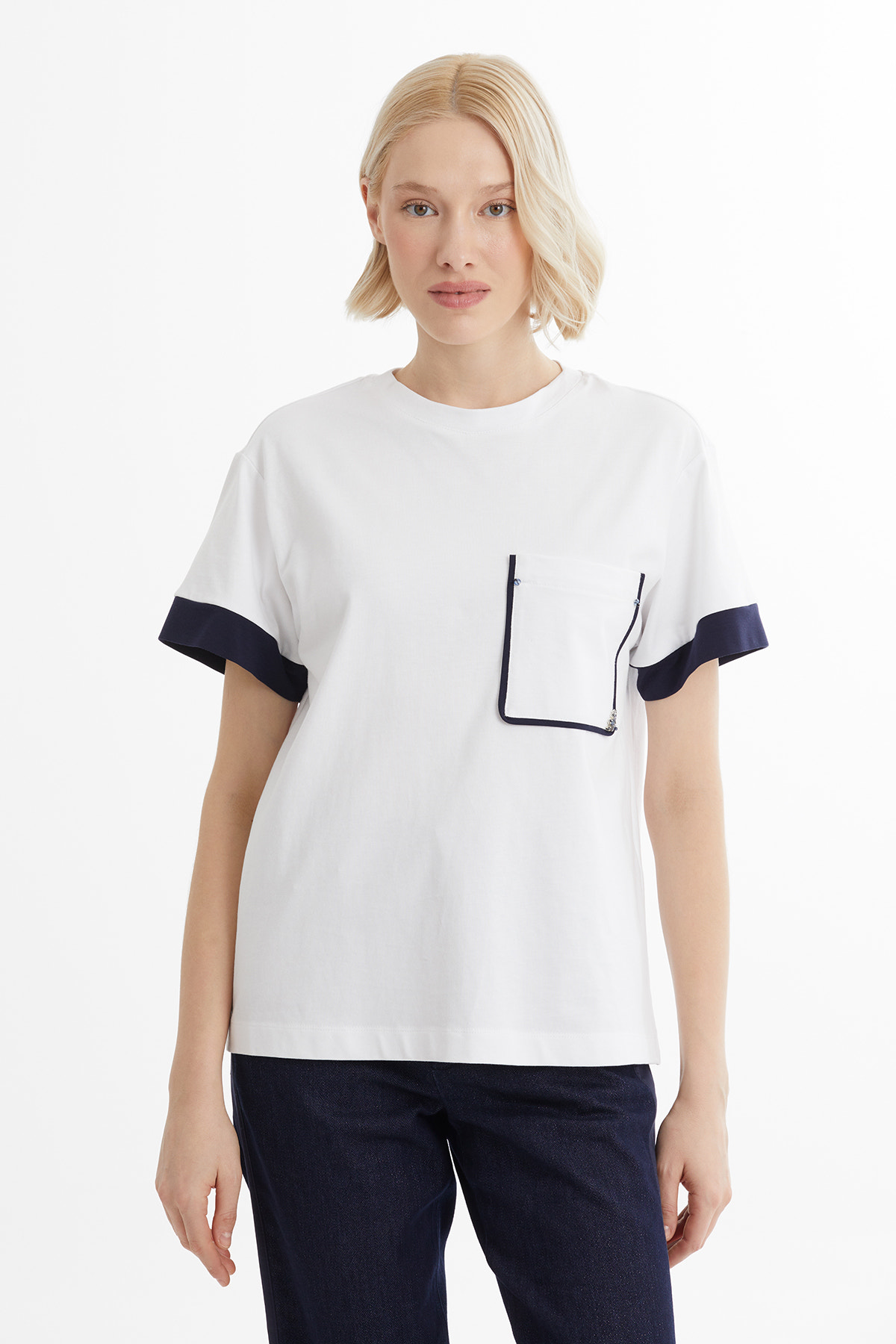 İşleme Detaylı Beyaz T-Shirt