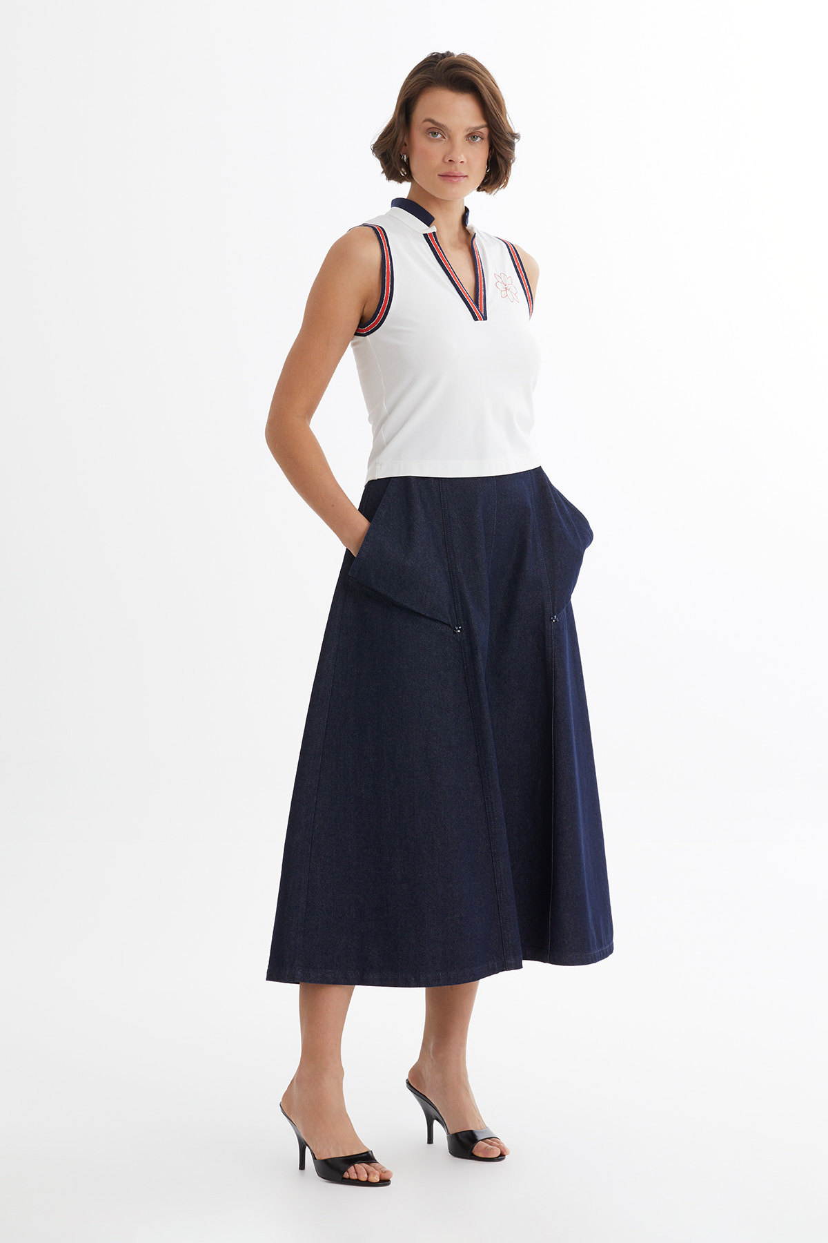 Nakış Ve İşleme Detaylı Beyaz  Bluz