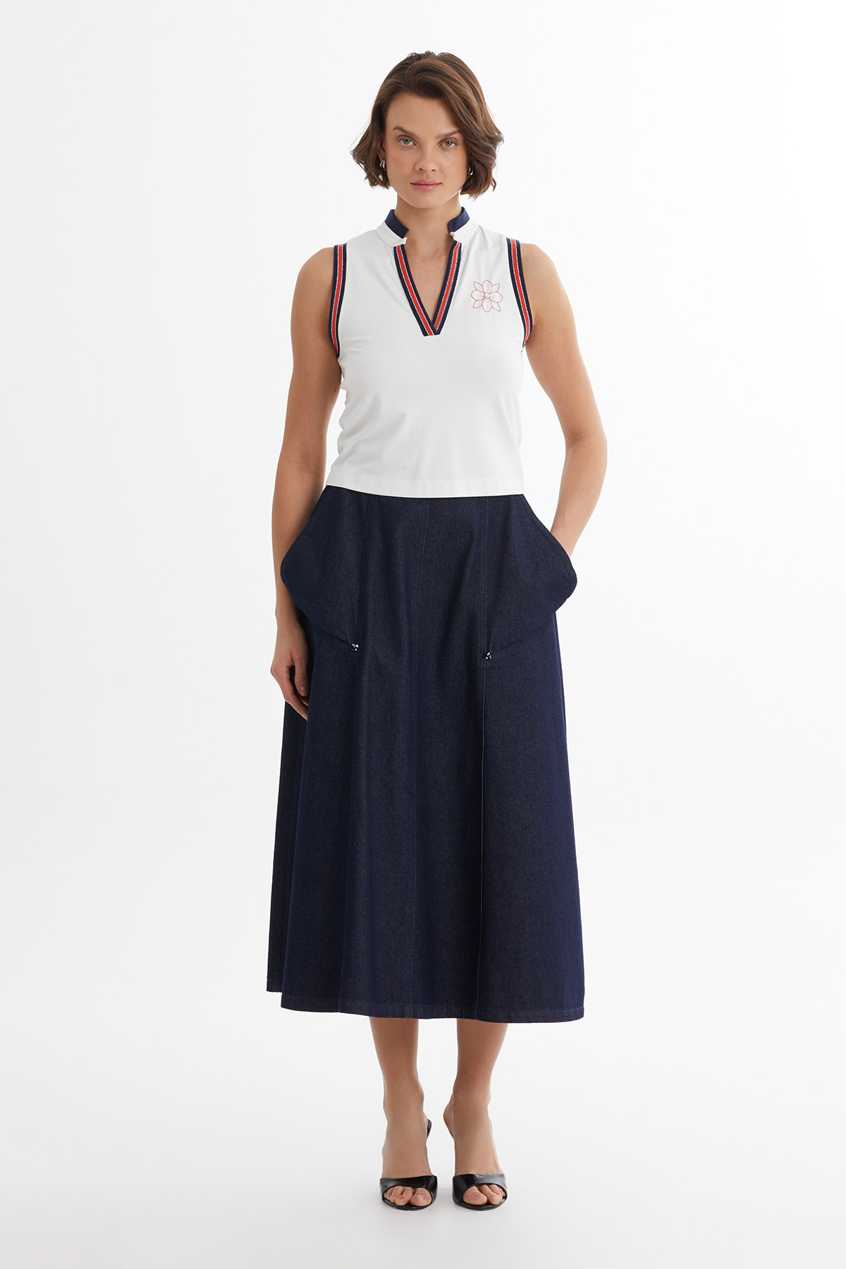 Nakış Ve İşleme Detaylı Beyaz  Bluz