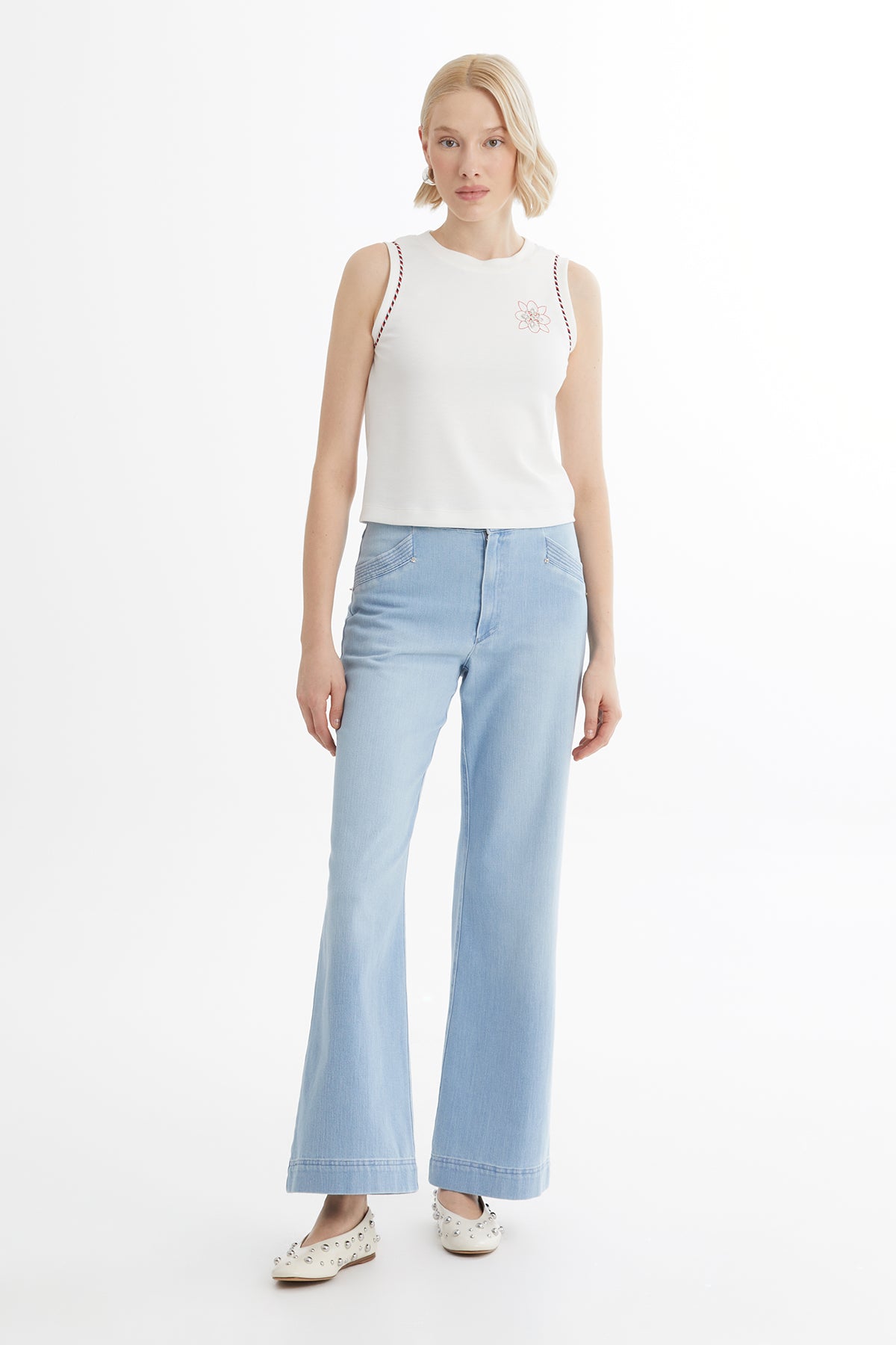 Nakış Ve Metal Aksesuar Detaylı Ekru Bluz