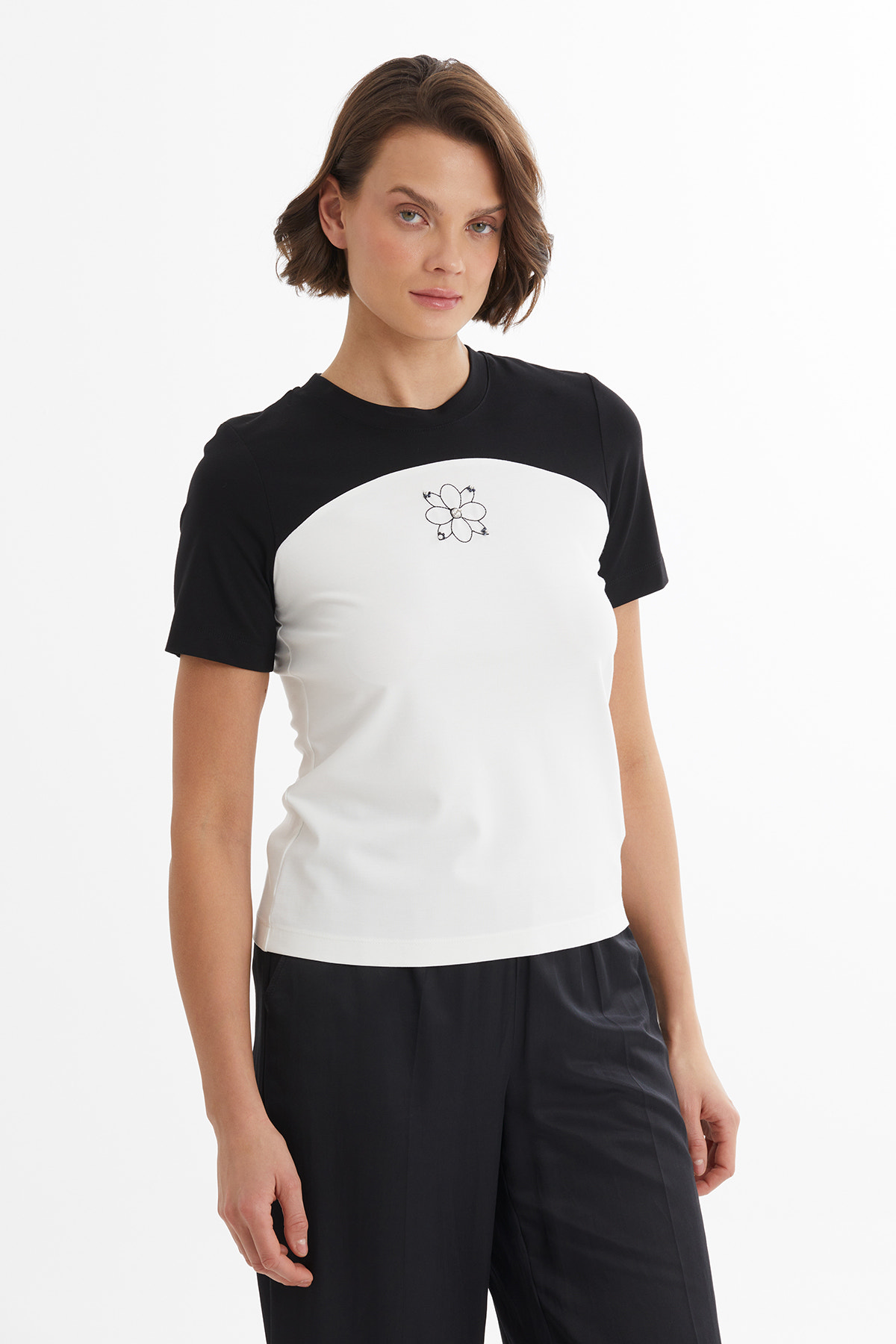 Nakış Ve İşlemeli Ekru T-Shirt