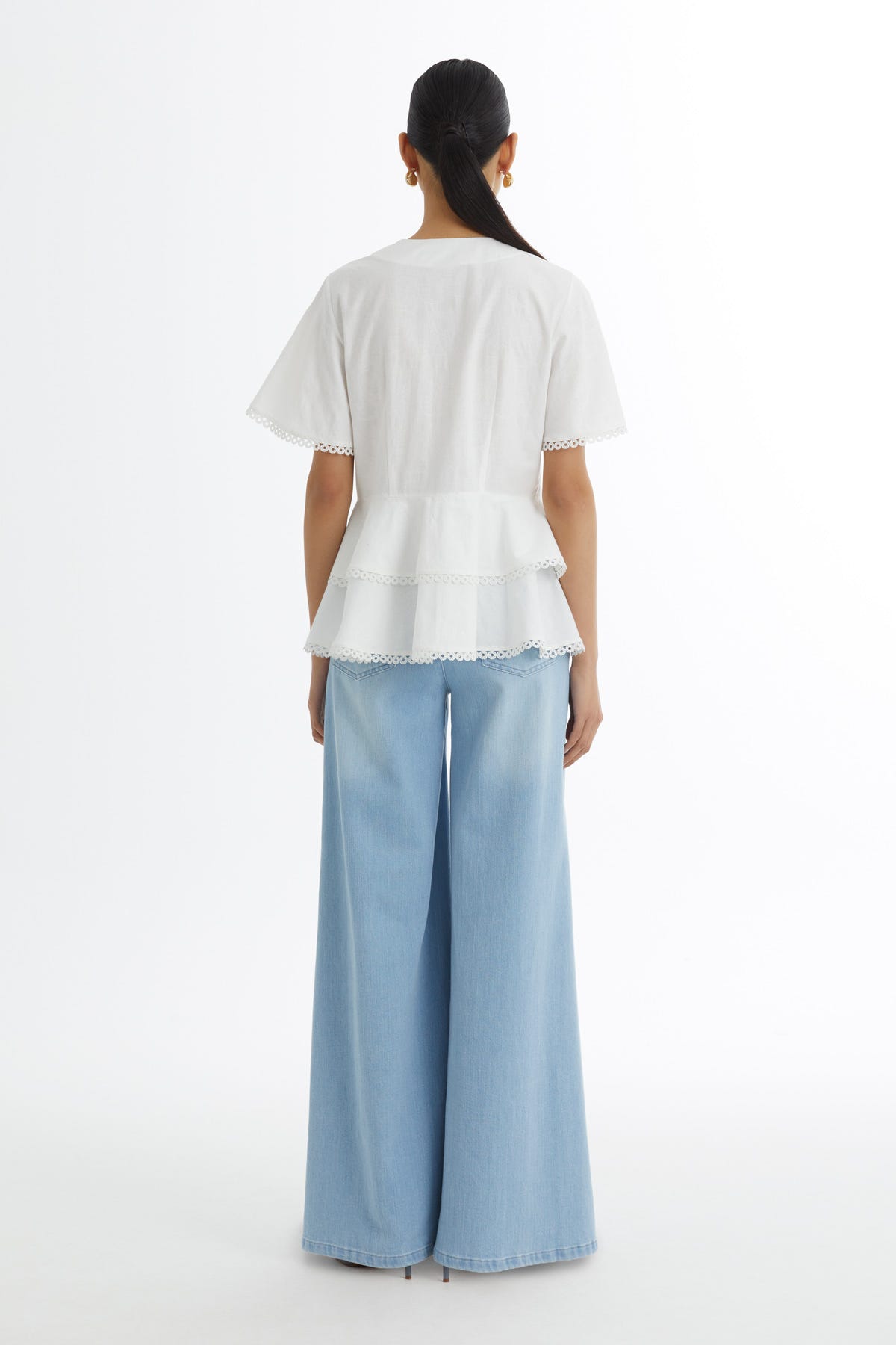 Volanlı Düğme Kapamalı Ekru Bluz