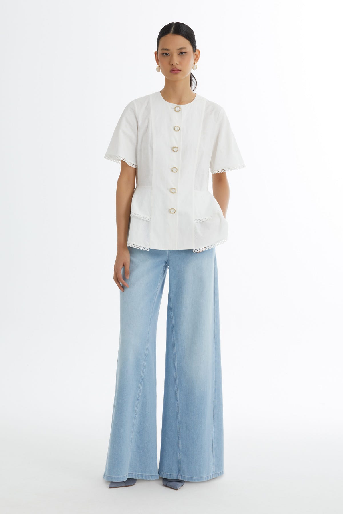 Volanlı Düğme Kapamalı Ekru Bluz