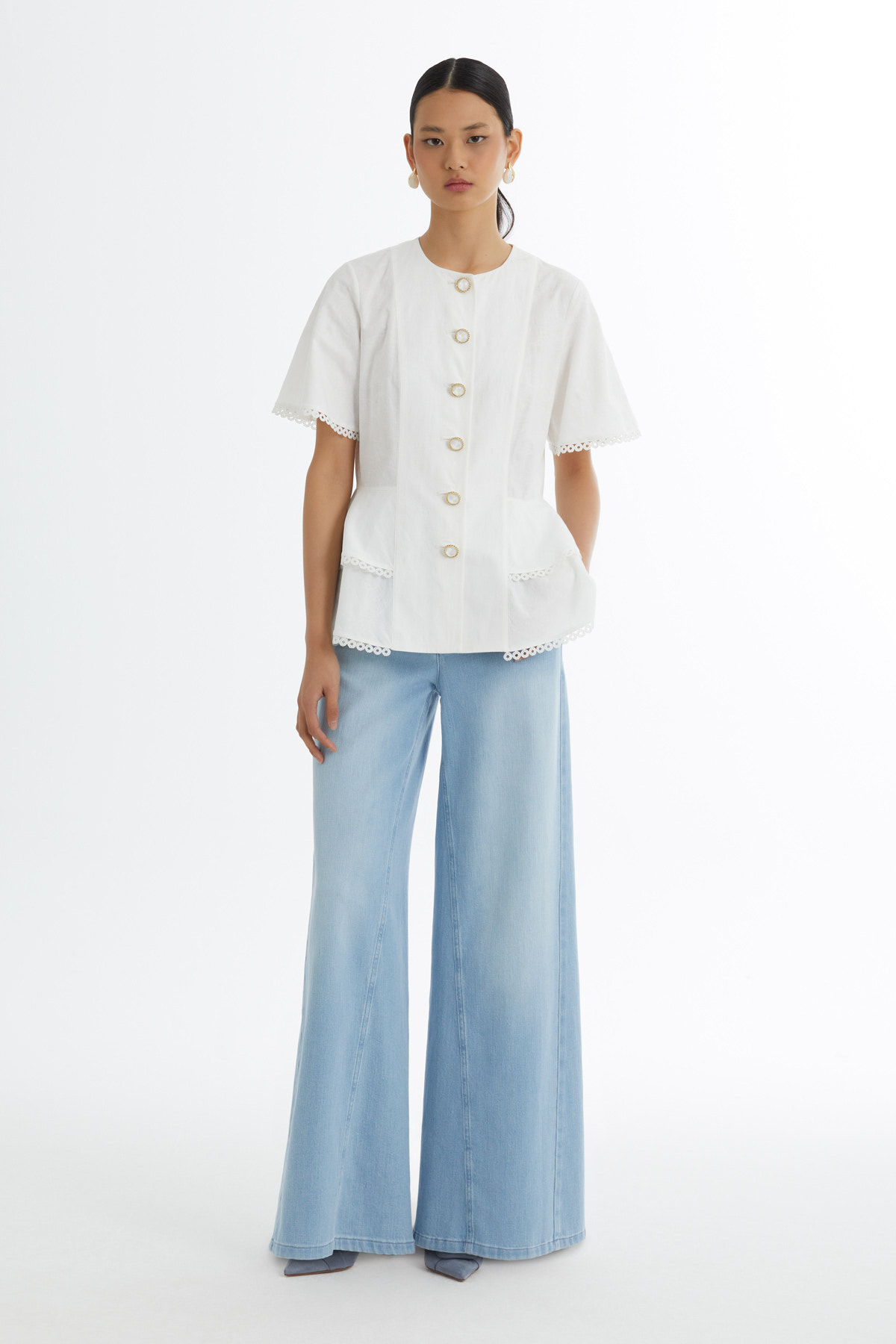 Volanlı Düğme Kapamalı Ekru Bluz