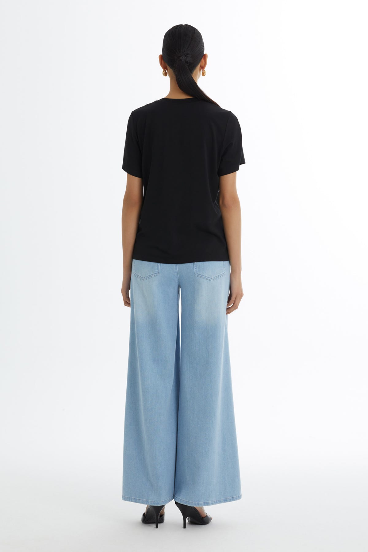 Aplike Detaylı Siyah T-Shirt