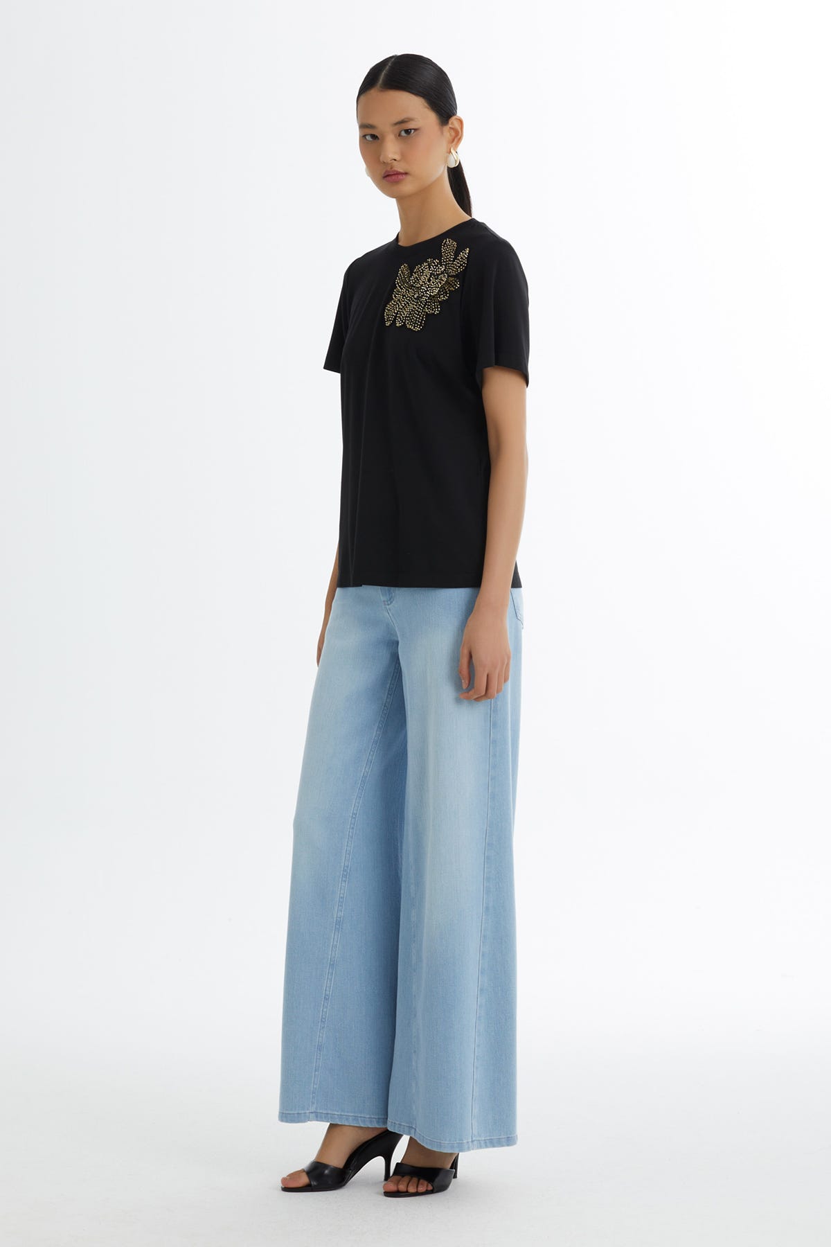 Aplike Detaylı Siyah T-Shirt