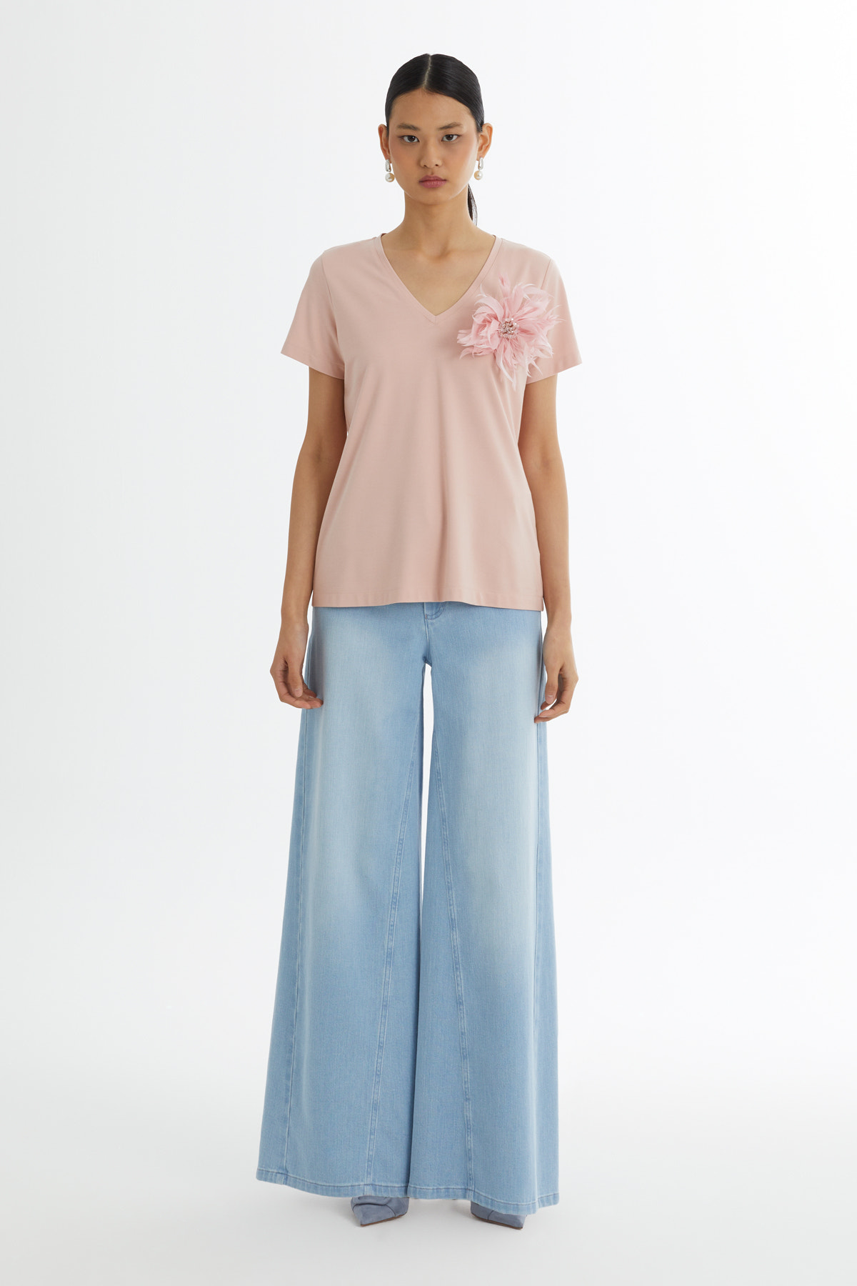 Boncuklu Broş Aksesuarlı Pembe T-Shirt