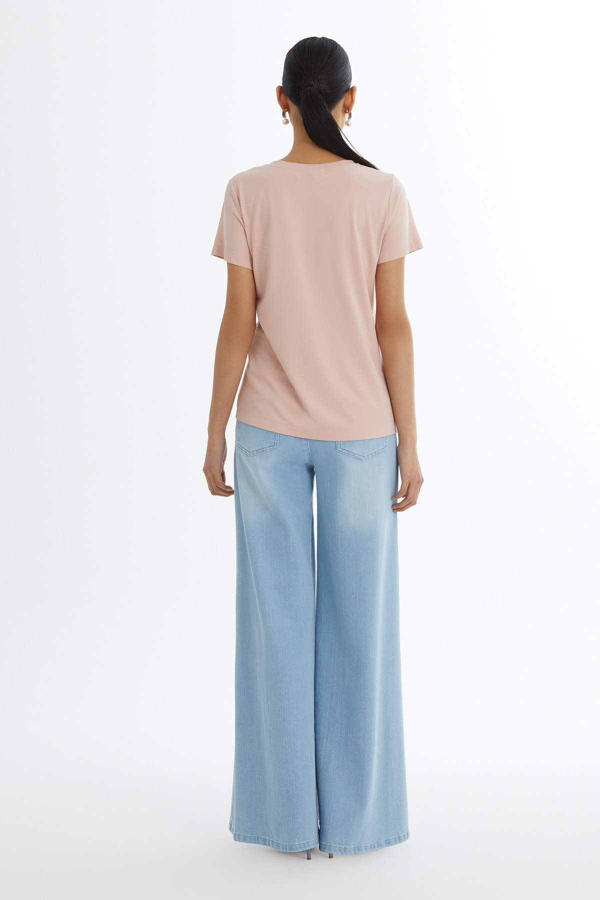 Boncuklu Broş Aksesuarlı Pembe T-Shirt