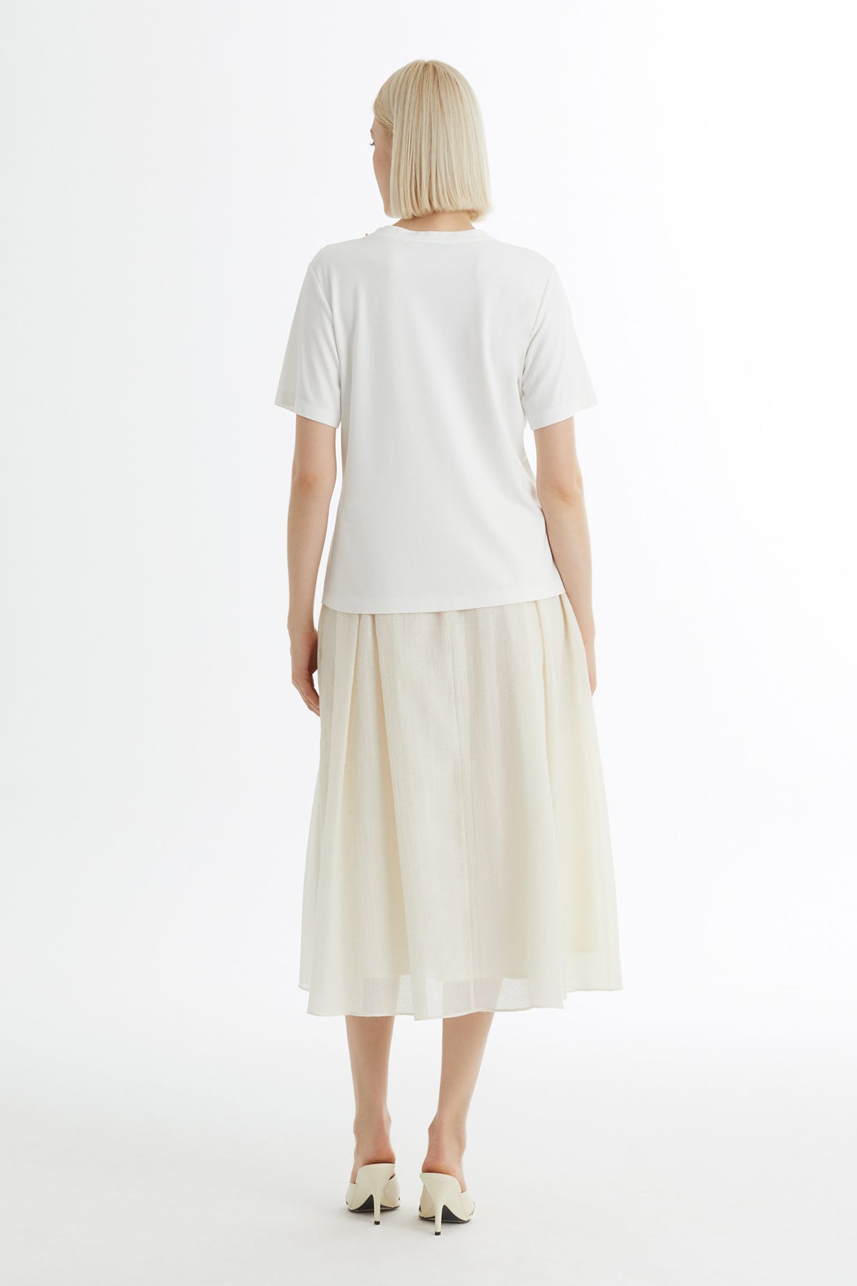 Yakası İşleme Taş Detaylı Ekru T-shirt