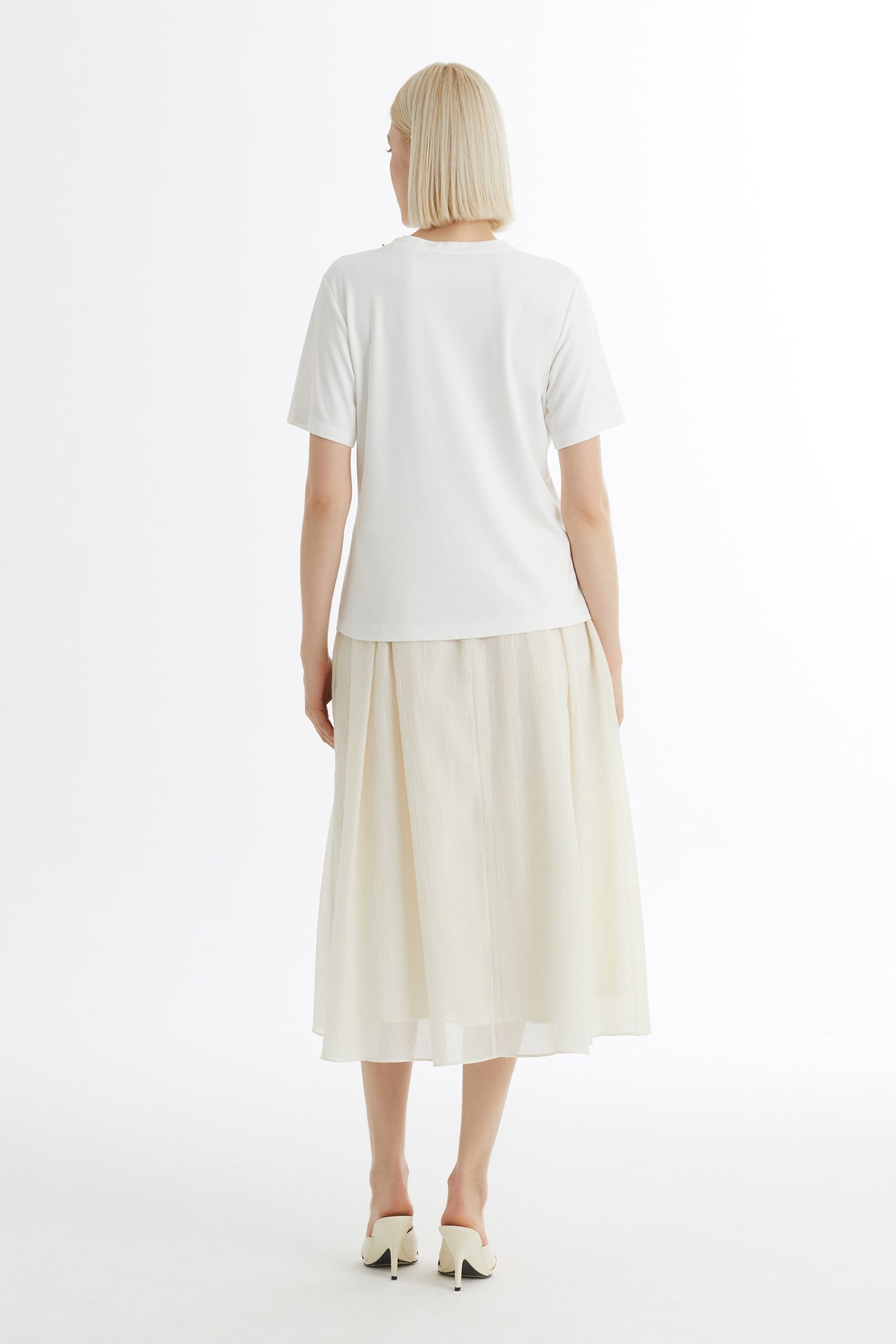 Yakası İşleme Taş Detaylı Ekru T-shirt