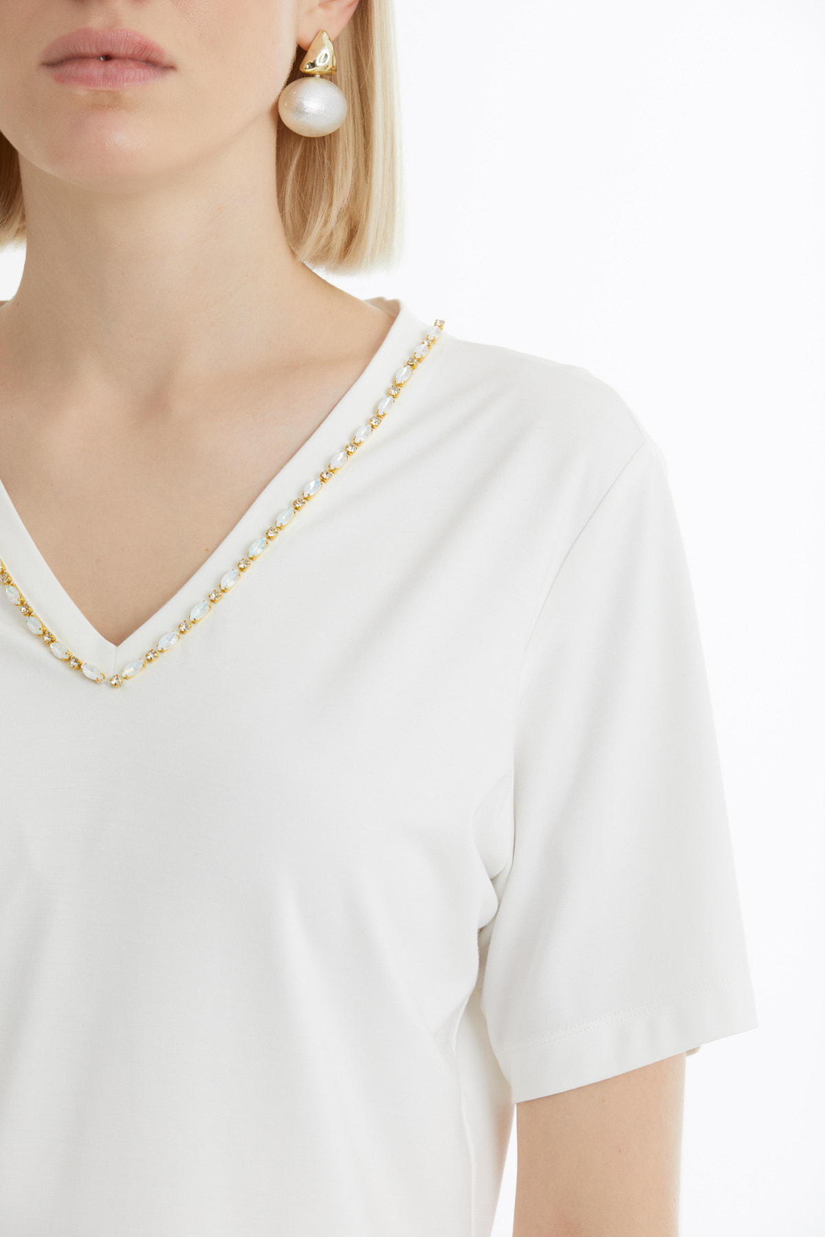 Yakası İşleme Taş Detaylı Ekru T-shirt