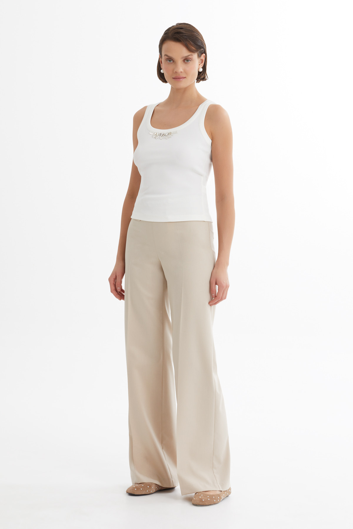 Askılı İşlemeli Ekru Atlet