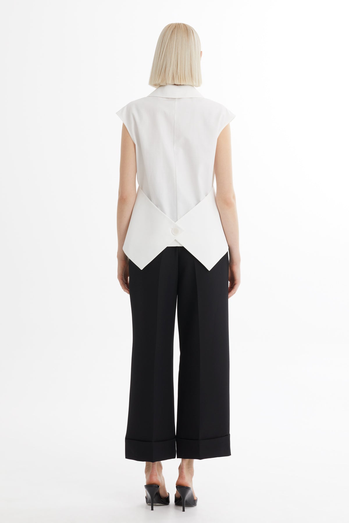 Şal Yakalı Broş Detaylı Ekru Bluz