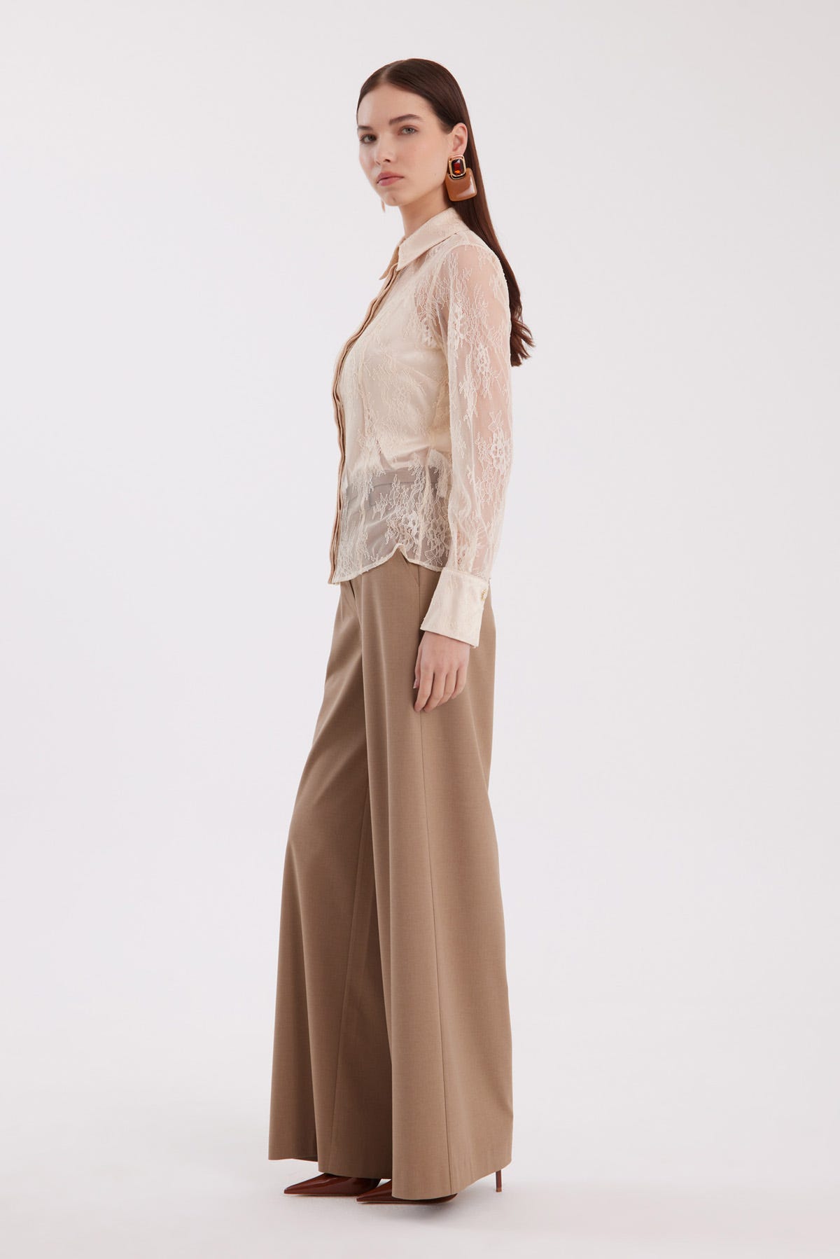 Dantelli Transparan Bej Gömlek