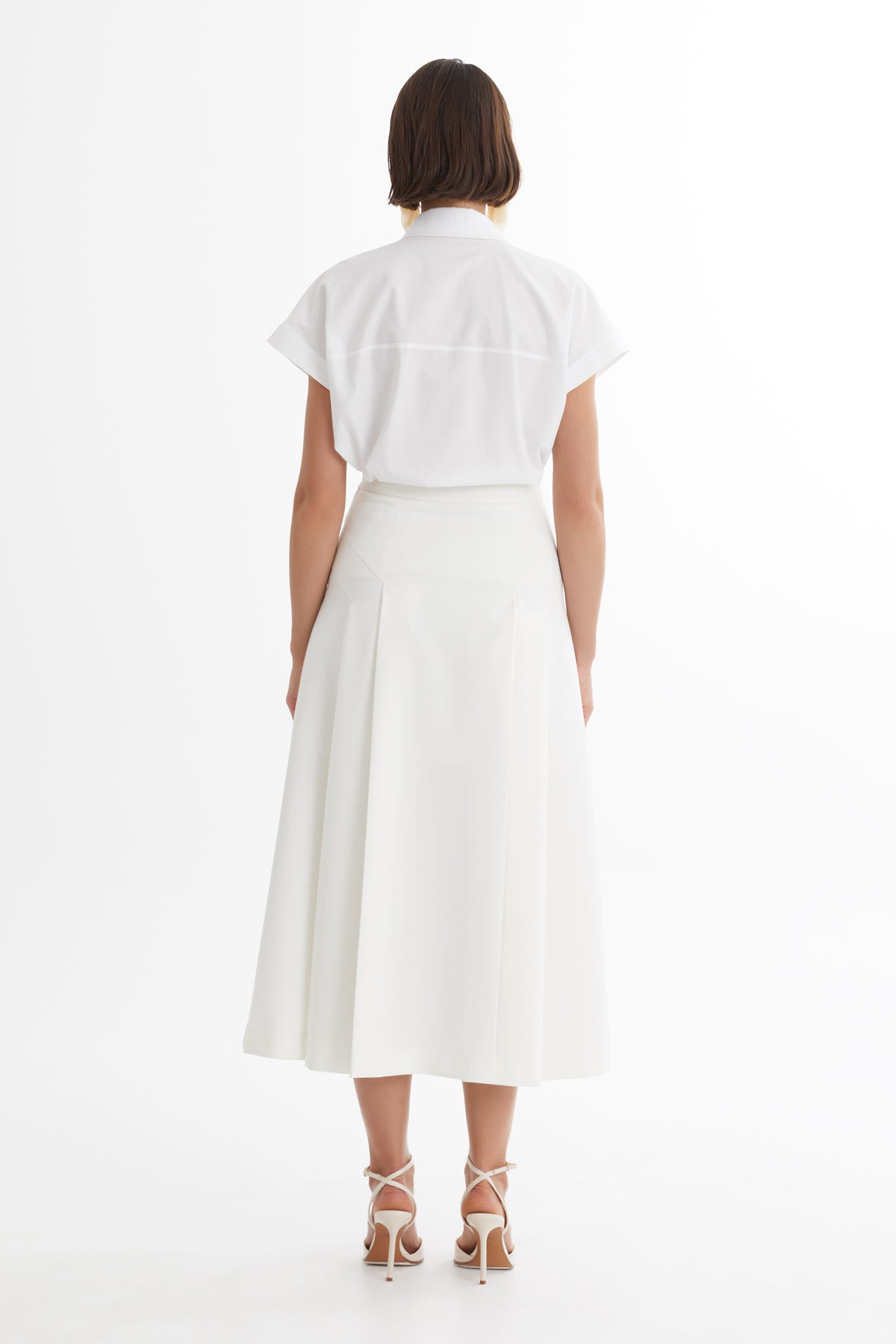 Zincir Aksesuarlı Pileli Ekru Etek