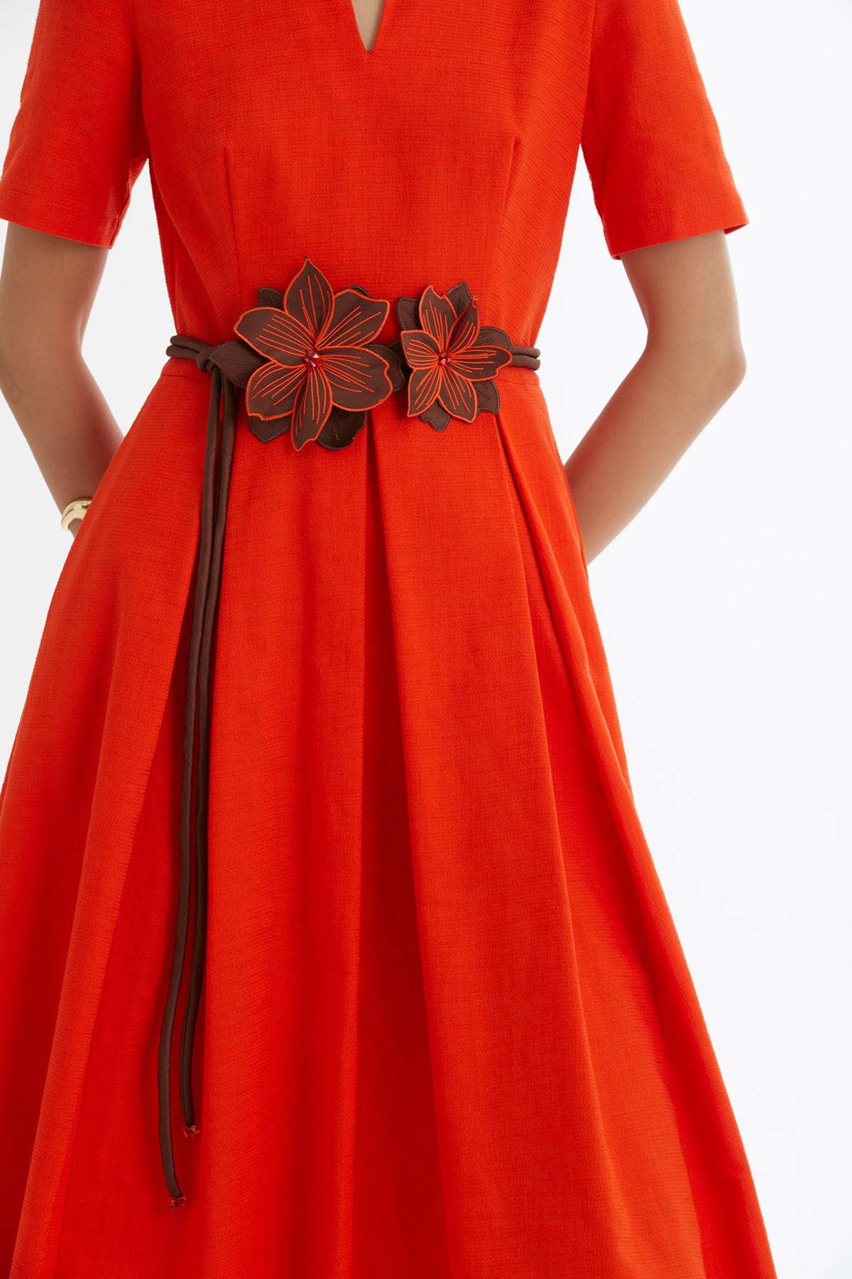 Çiçekli Kordon Kemerli Kırmızı Elbise